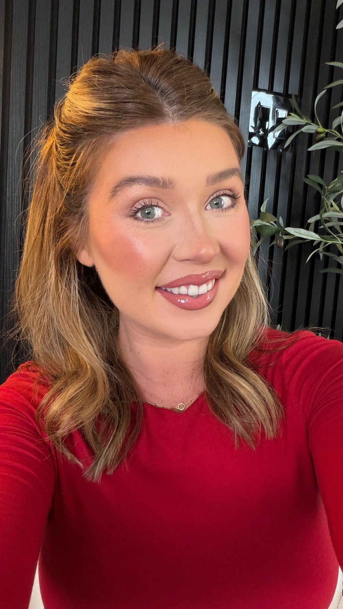 Makeup products I’ve been using for a glowy holiday look 

#LTKHoliday #LTKBeauty