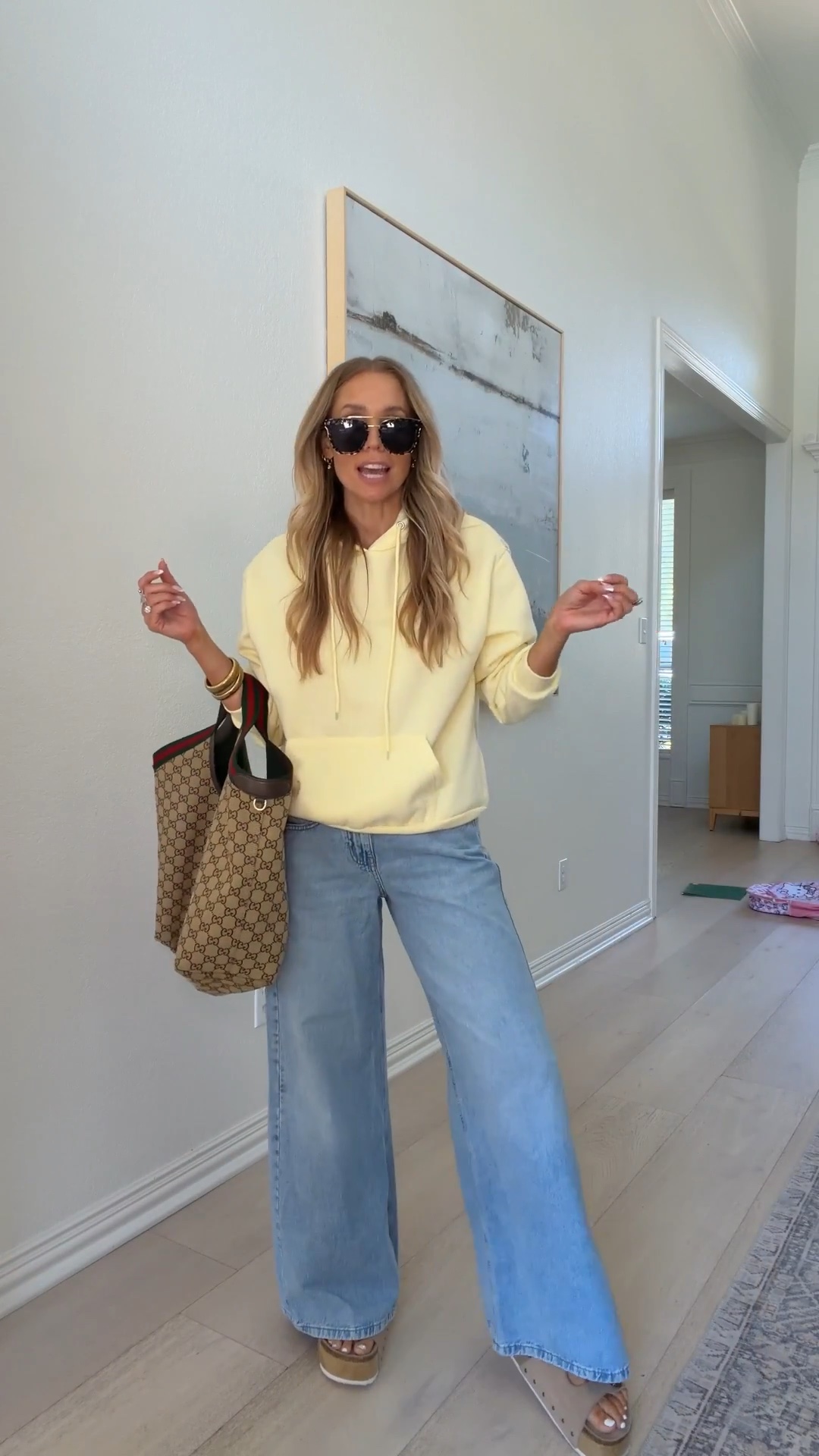 🤍Walmart has done it again! This is the sweatshirt you NEED! At the PRICE you want!!! This soft butter yellow is making my dreams come true! 

Wearing my tts (small)
5’5” //120 ish lbs