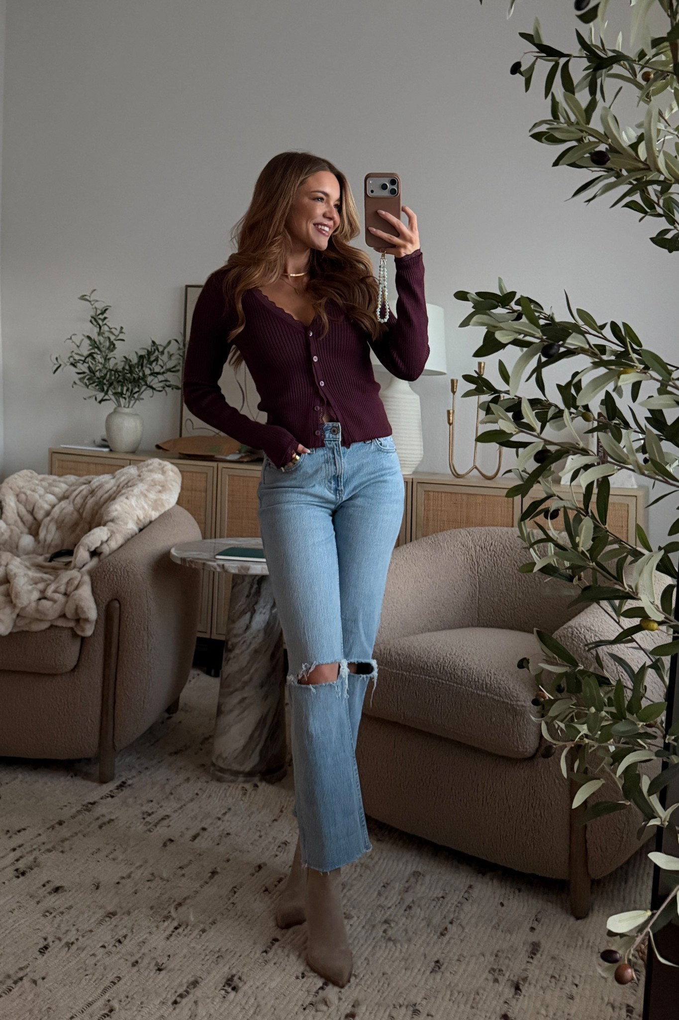 date night outfit! top: xs // jeans: 24 LONG (i’m 5’3)