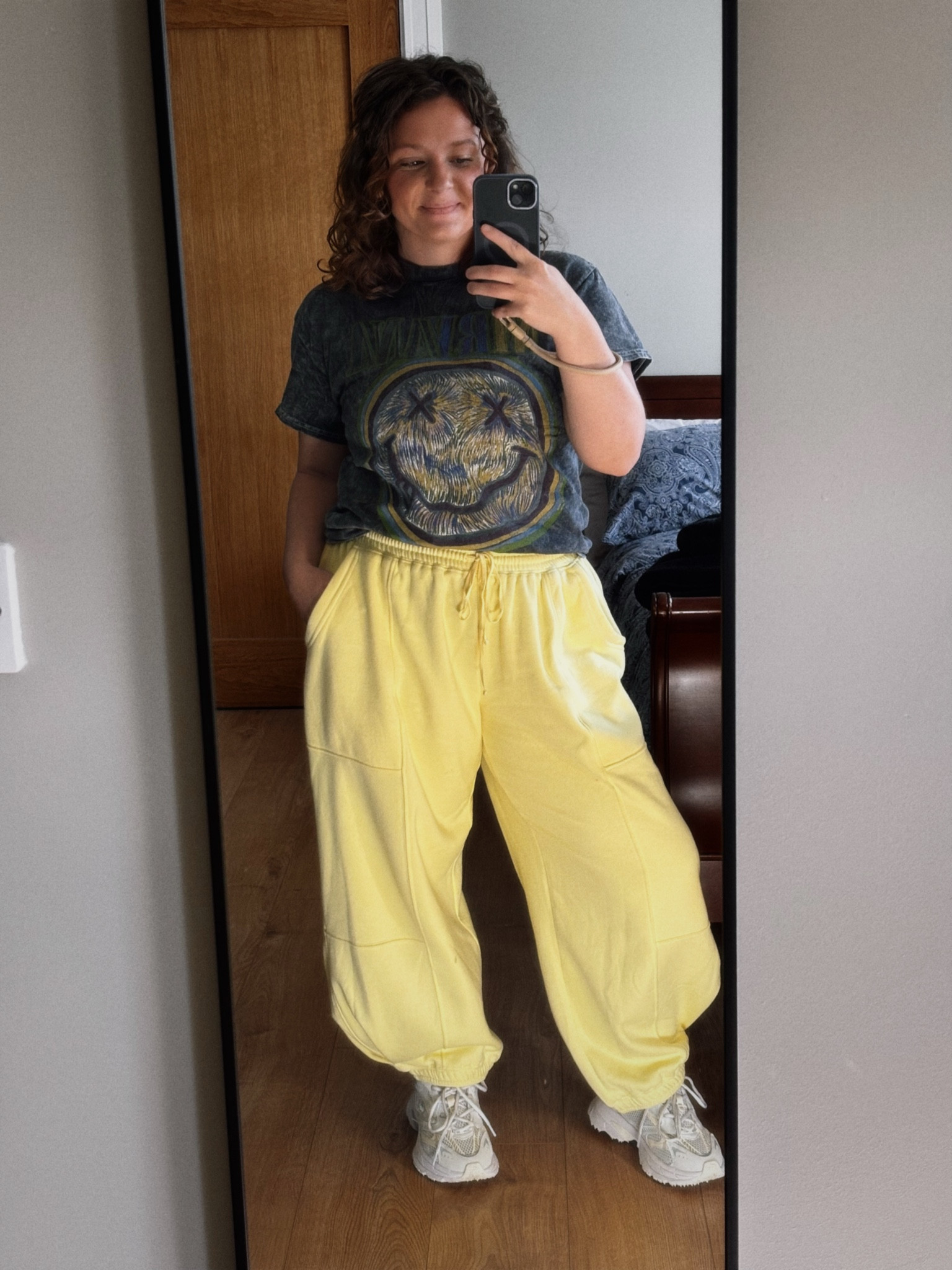 #womenssneakers #sneakers #sweatpants #loungewear