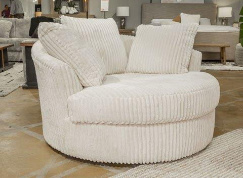 Lindyn Ivory Oversized Swivel Accent Chair | 1stopbedrooms