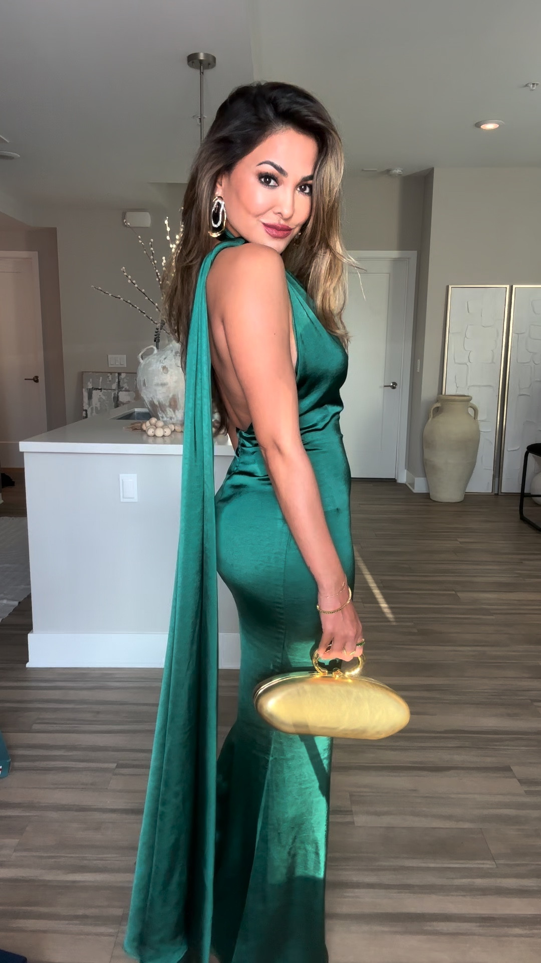 GRWM: A Golden + Bronze Evening Look✨


Outfit Breakdown:
dress — @clubllondon 
shoes — @schutz 
earrings — @alexisbittar 
bag — @cultgaia 
eye stick — @lauramercier 
shimmer — @rarebeauty 
perfume — @yslbeauty

#LTKbeauty #LTKstyletip #LTKunder50