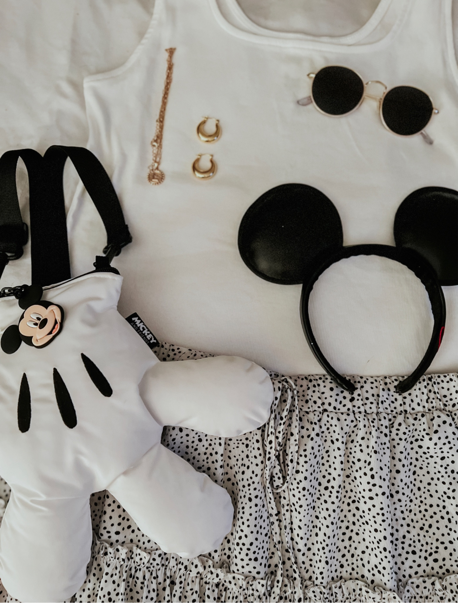 black and white disney fit🤍✨👌🏻

#LTKunder100 #LTKfit #LTKstyletip