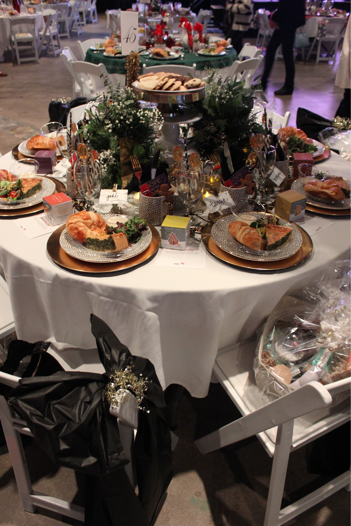 Christmas Tea Table 🖤

#LTKSeasonal #LTKHome #LTKHoliday