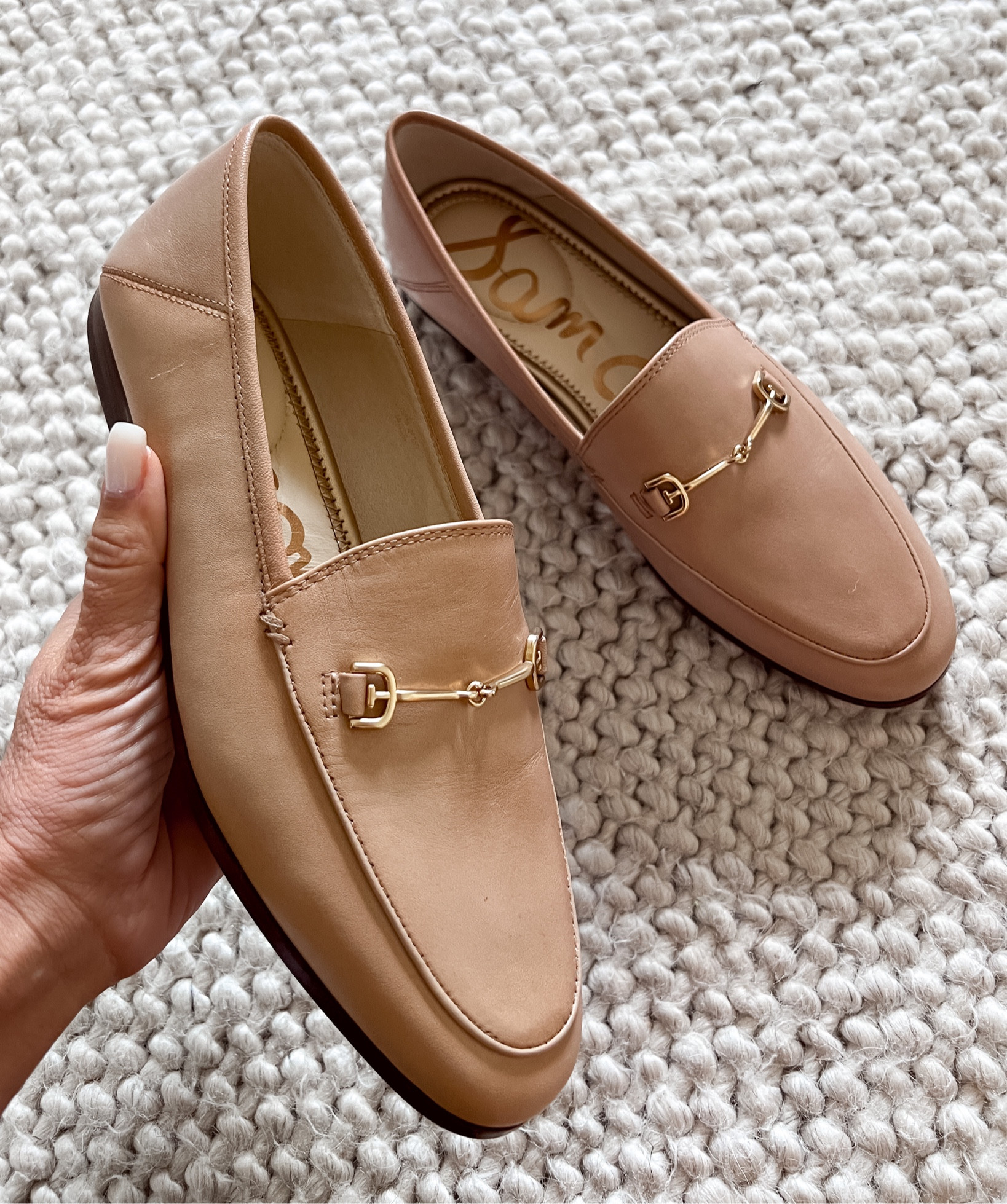 These have details that look so much more expensive than they are! Beautiful soft leather, tons of colors. Highly recommend for fall outfits! TTS

LINKED to 3 different stores



#LTKSeasonal #LTKshoecrush #LTKstyletip