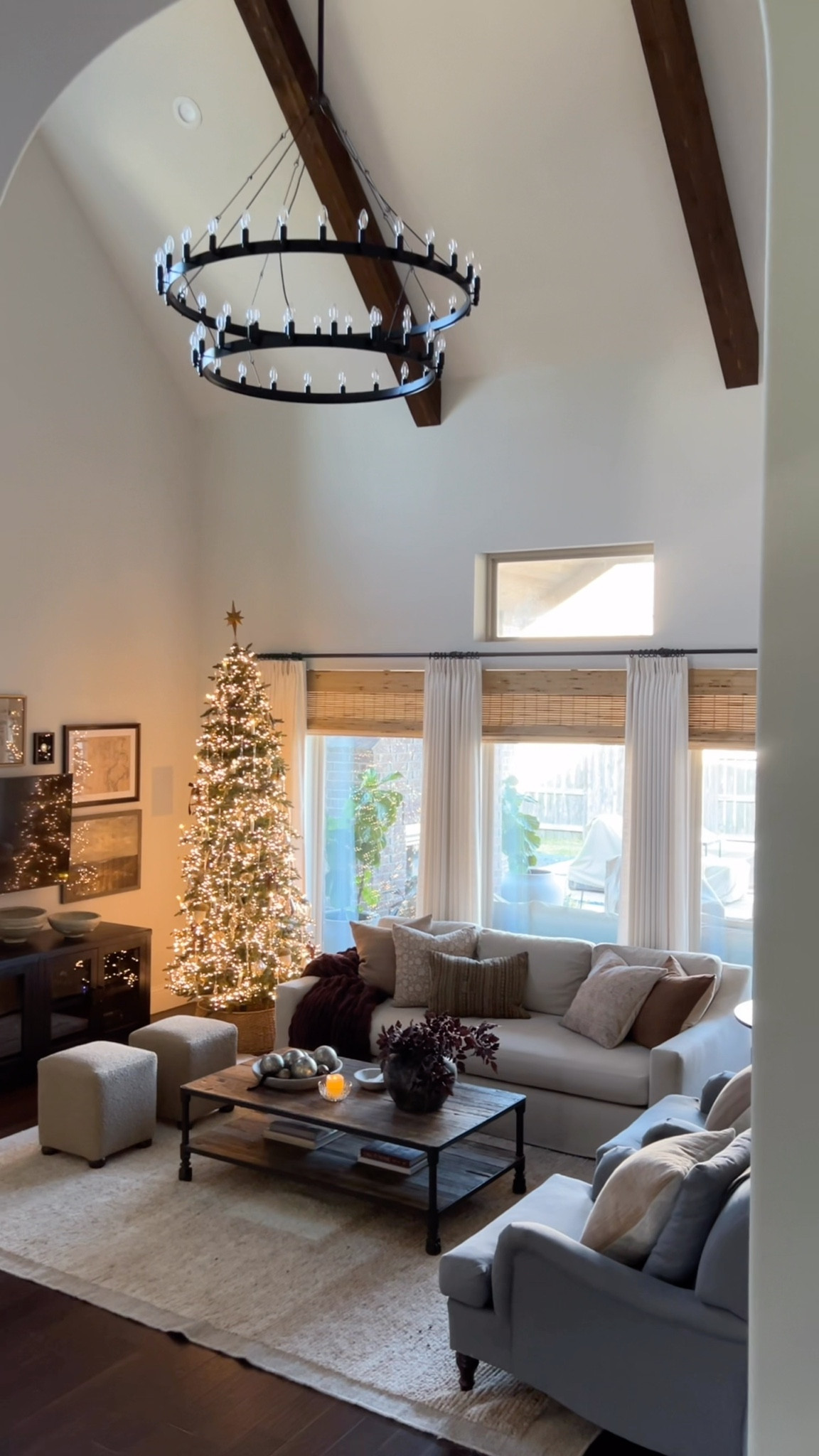 Last year’s neutral and natural Christmas decor 🌲 



#LTKHome #LTKHoliday