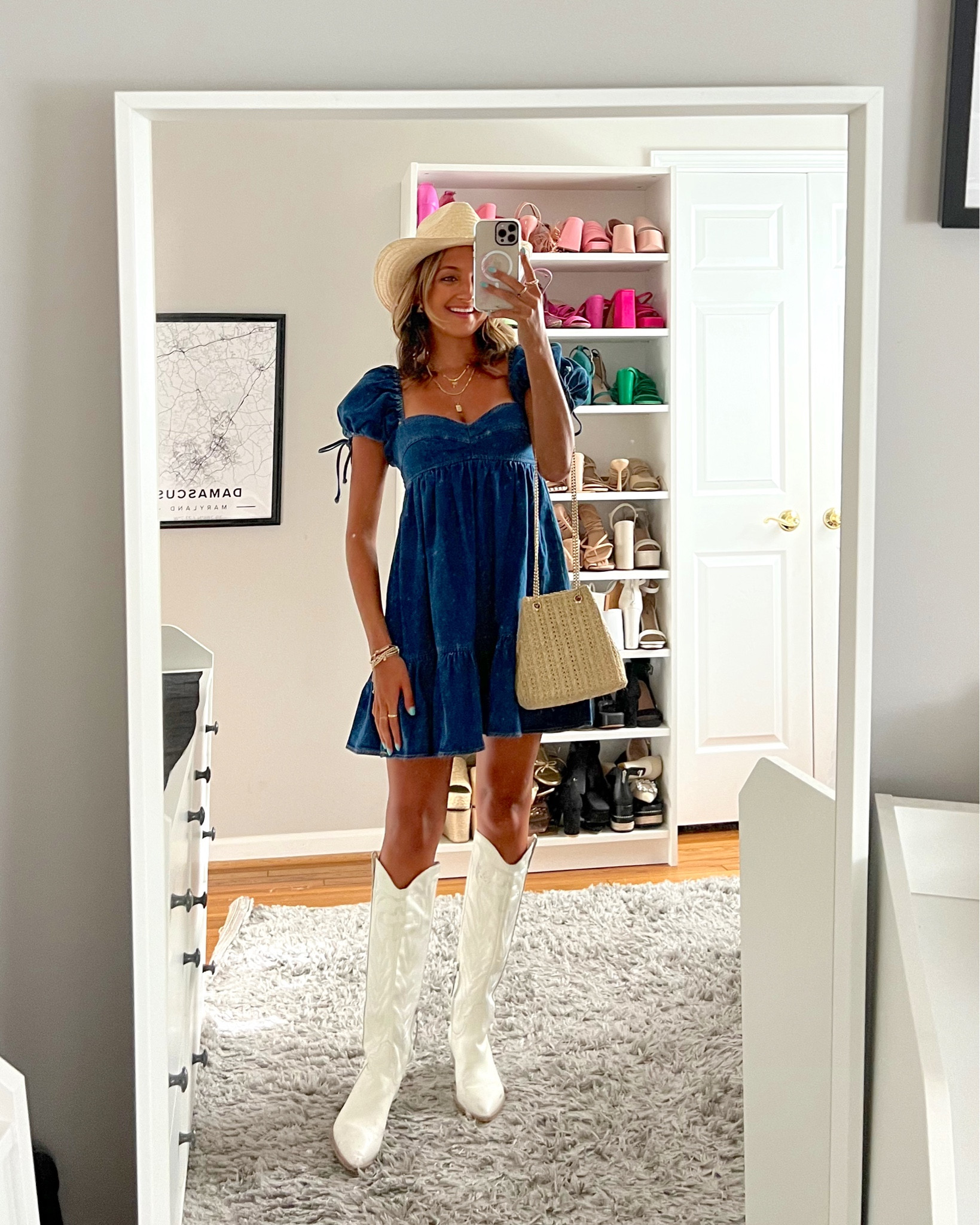 Coastal cowgirl concert outfit ideas to wear this summer. Wearing an XS in this boho pink dress 💗