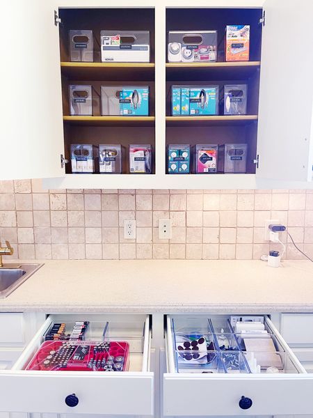 IN ONE PLACE

Dedicating a multipurpose space for storage of batteries, light bulbs, floor protectors and the like is key to limiting blind store purchases. Cause we all know how those @target runs end up 🤑

#organizedsimplicity #home #organization #professionalorganizers #atlanta #organizedhome #atlantaorganizers #homeorganization #organizing