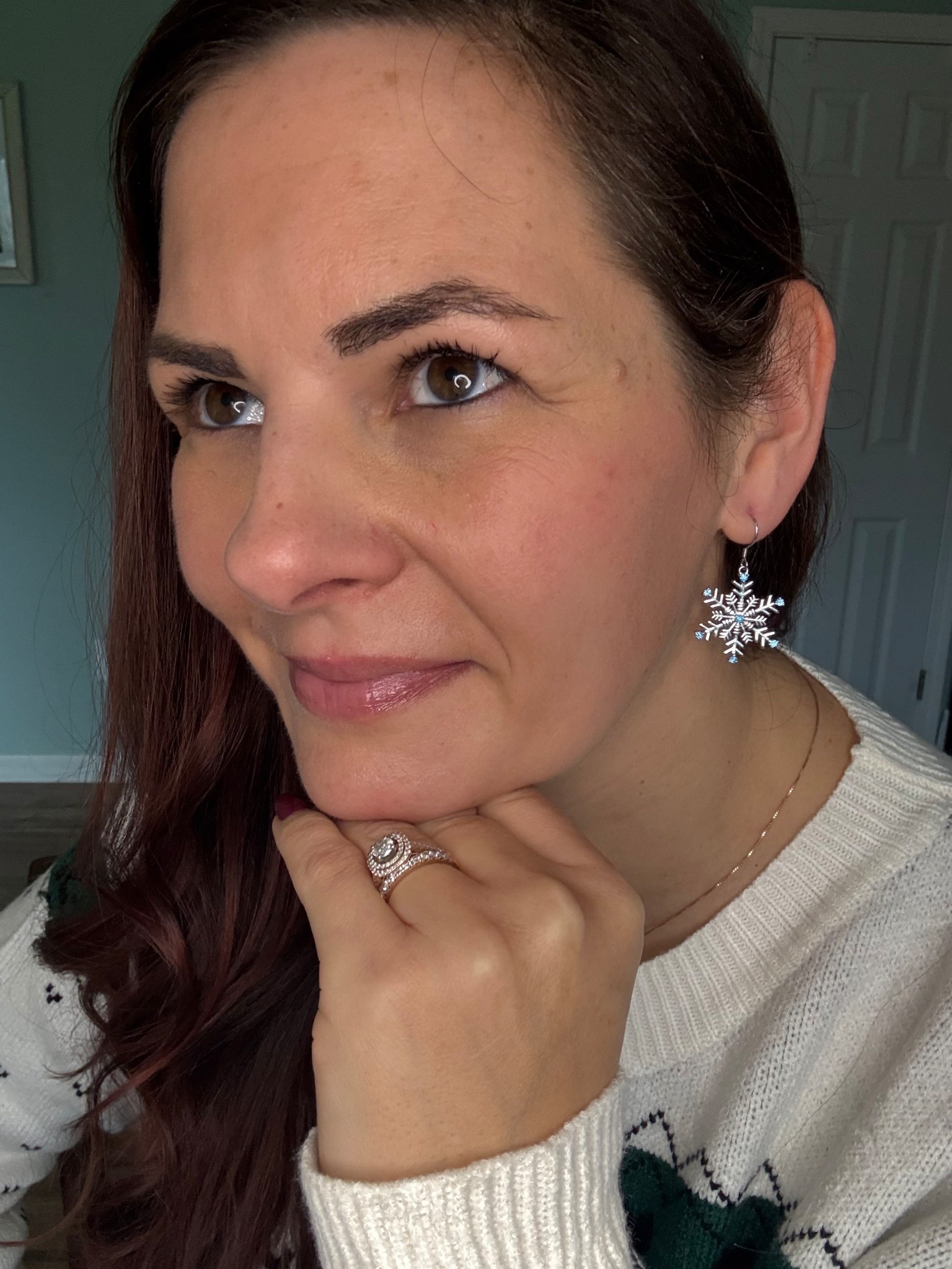 Snowflake earrings I grabbed from Amazon — lightweight, sparkly, and perfect for winter. Such an easy little festive touch.

#LTKBeauty #LTKGiftGuide #LTKSeasonal