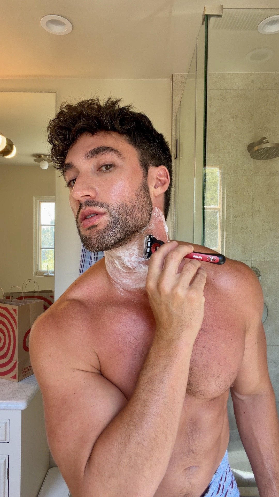 #ad this is how I keep my jawline defined and beard zeroed in by shaving. Get it while you can at @Target, online or in-stores.

Gillette's Best Shave* is @gillette Labs and has a new look this season with the GilletteLabs Official NFL Licensed Razor. Shop my favorite razors

*also available as heated

#targetpartner #nfl #gillette

#LTKMens #LTKBeauty #LTKmorningroutine