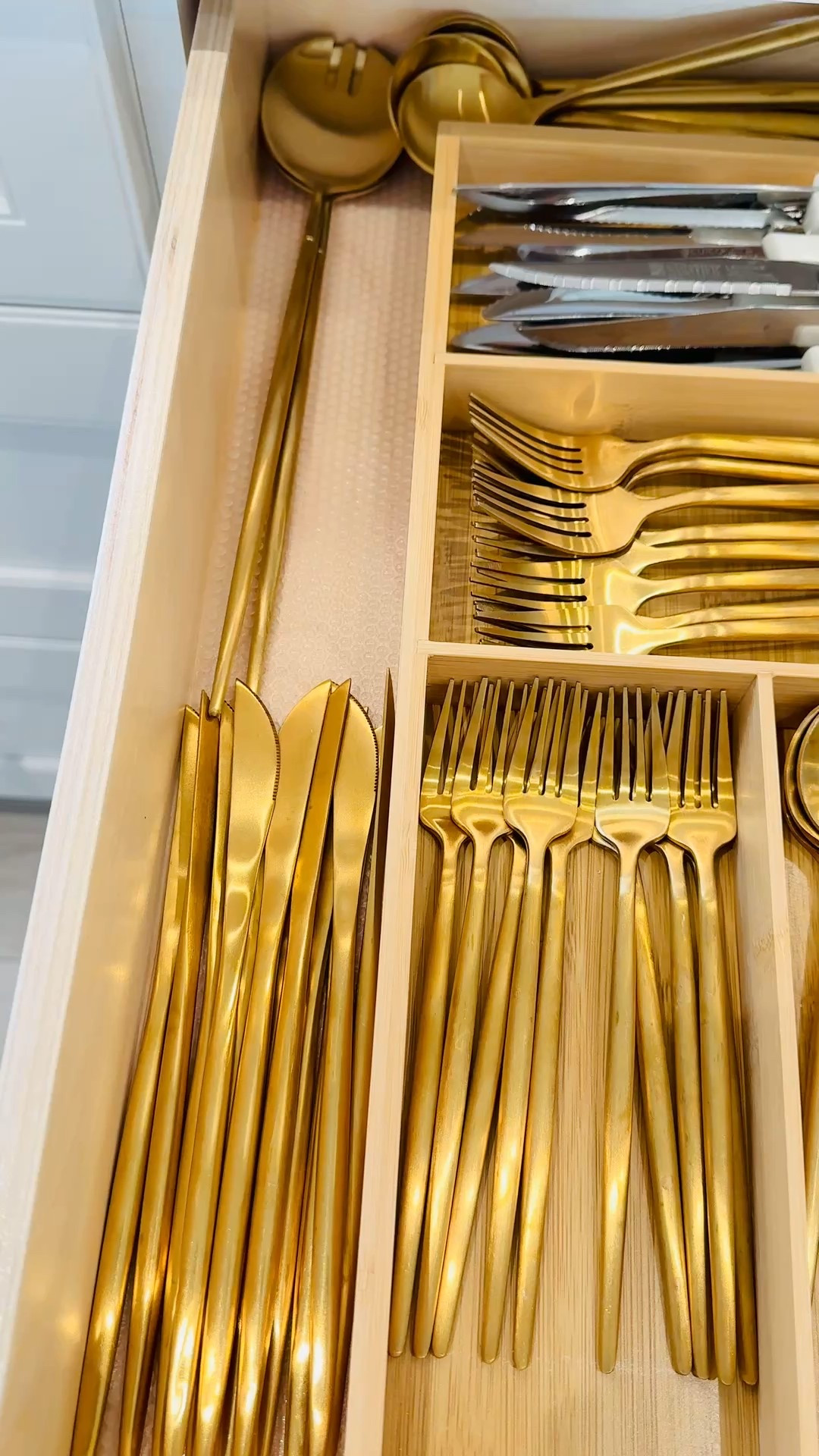 Flatware & steak knives 


#LTKHome #LTKSaleAlert
