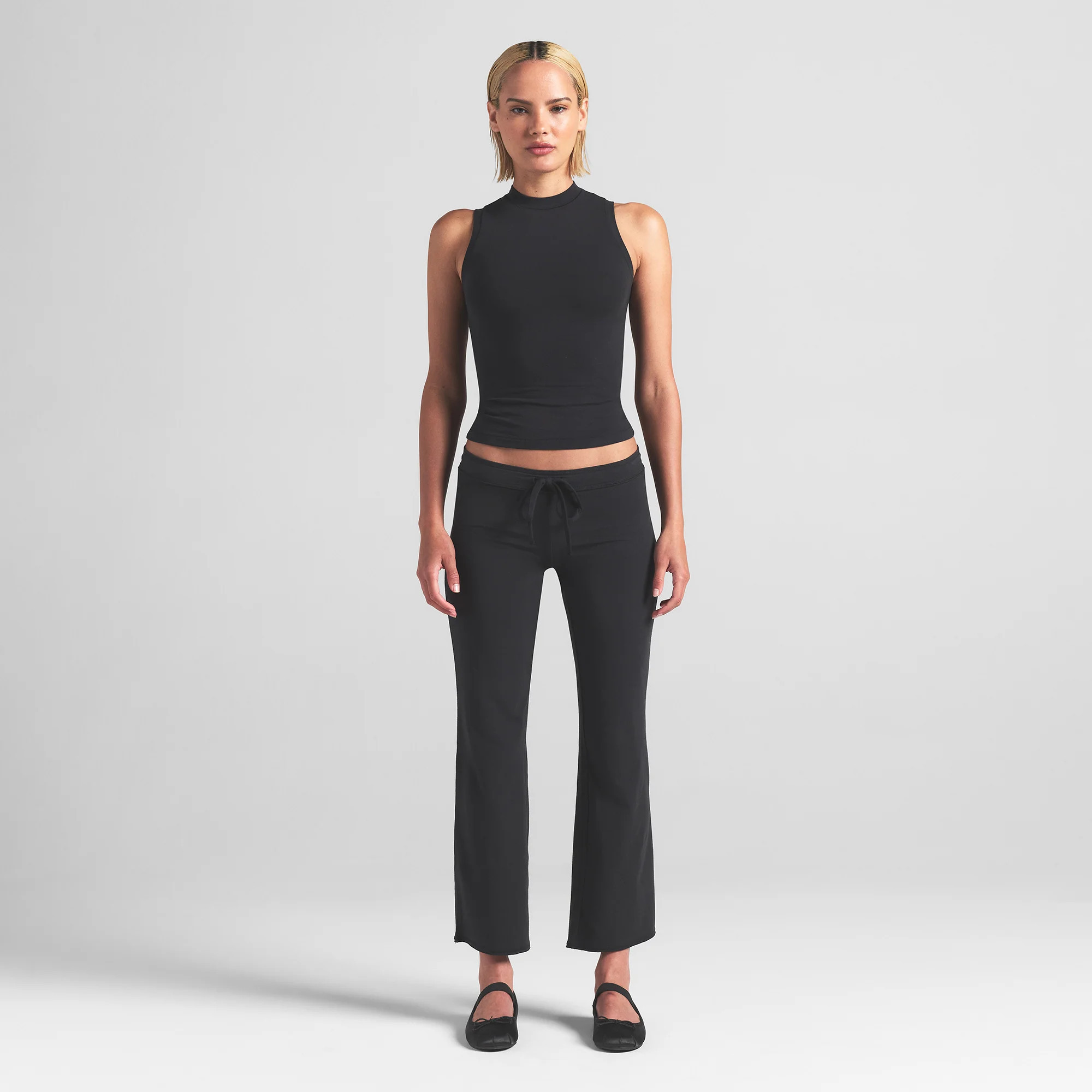 SKIMS Low Rise Crop Pant | Black | Medium | Cotton Jersey | SKIMS (US)
