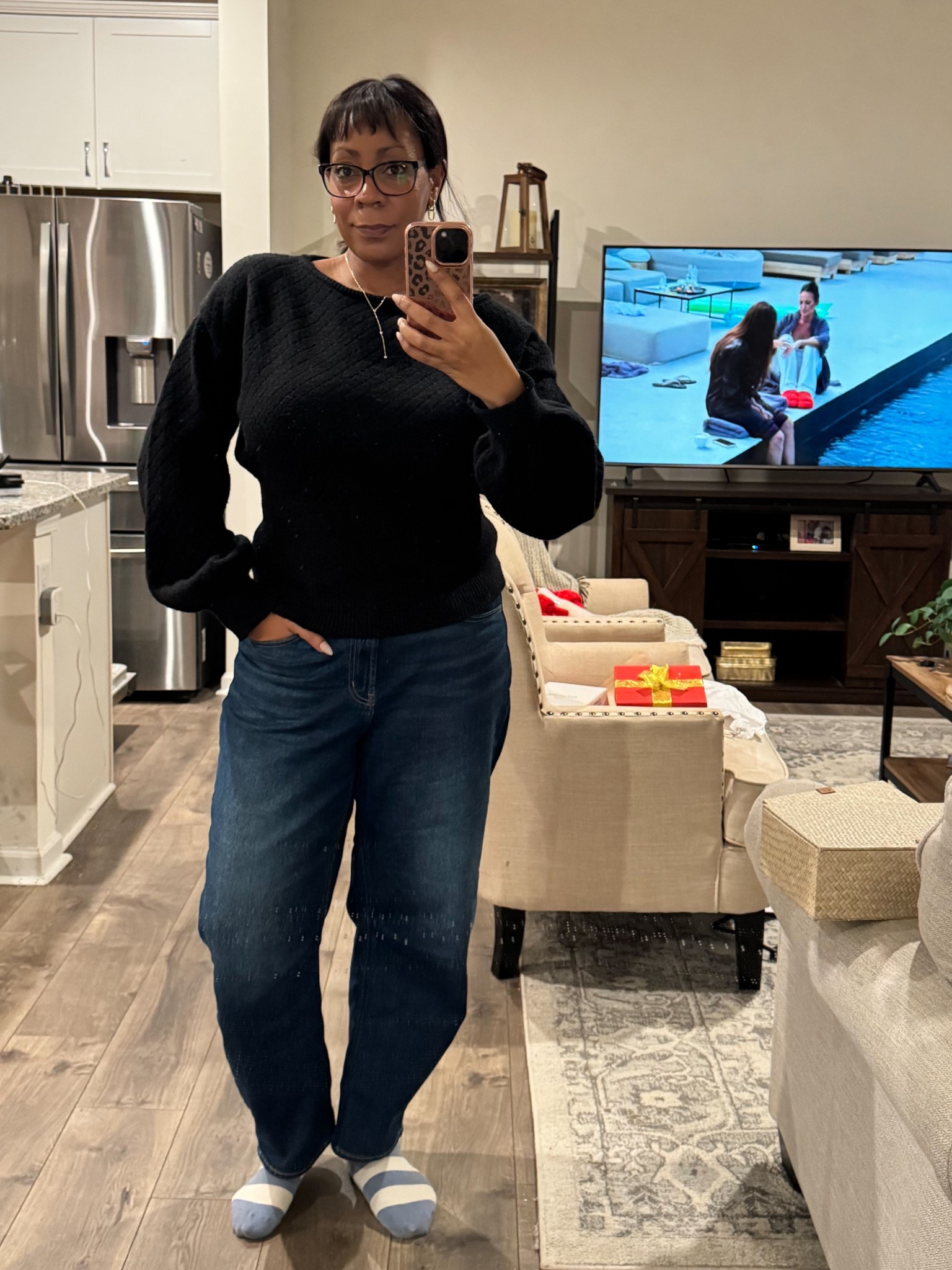 Cute boatneck sweater in size large runs tts
Barrel jeans size 12 fits tts 

winter outfits women

#LTKMidsize #LTKFindsUnder50