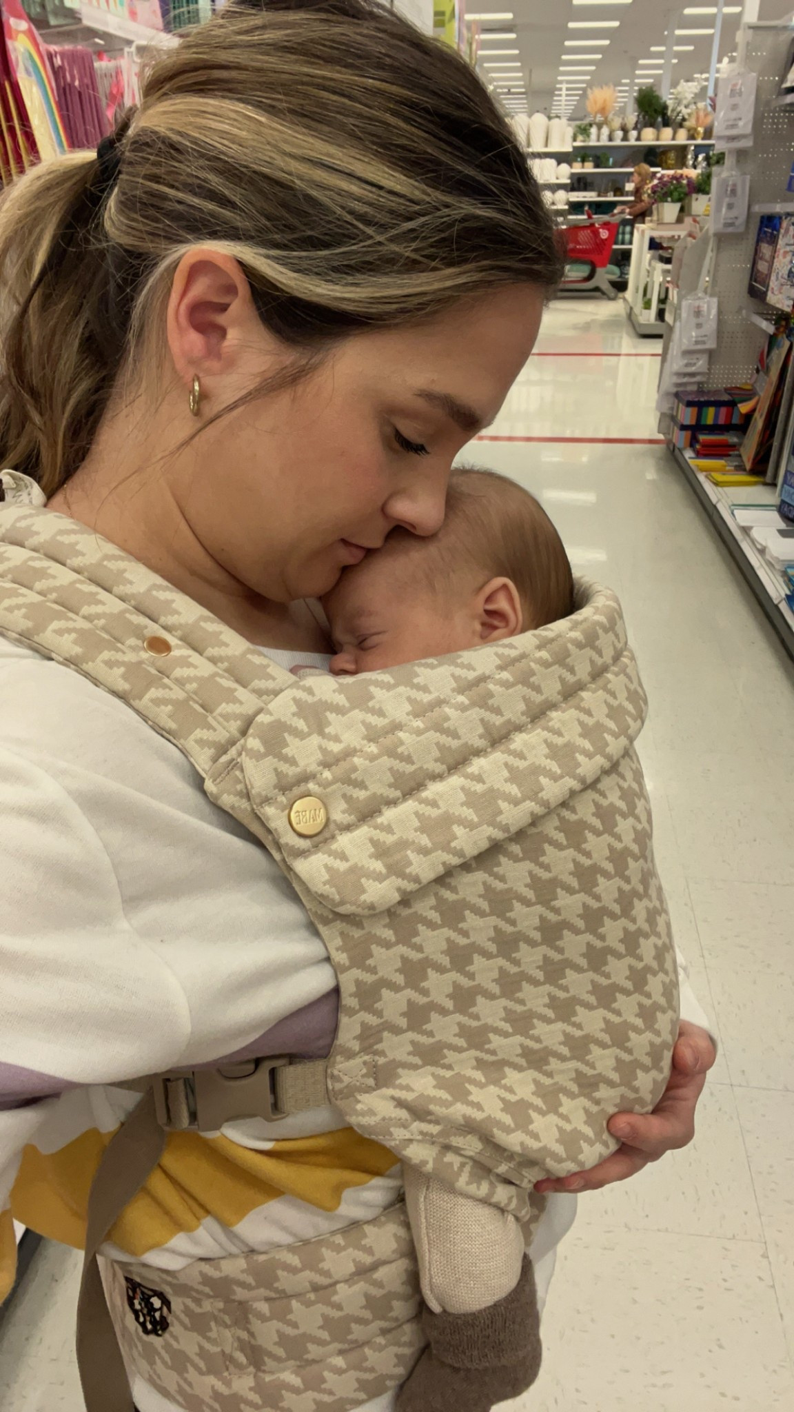 my favoriteeeee baby carrier 😍
• comfortable
• easy to put on by myself
• baby instantly settles
• affordable
• aesthetically pleasing

#babywearing #newbornlife #momlife #2under2 #babywear #mabebabycarrier #momhack

#LTKFamily #LTKBaby #LTKBump