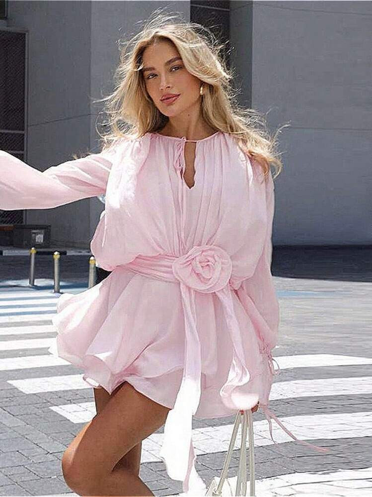 Moda De Verano Dulce Y Elegante Para Mujeres: Vestido De Unicolor, Sexy Cuello Redondo, Con Detalles Florales De Encaje, Falda Acampanada Y Ajustado A La Figura | SHEIN