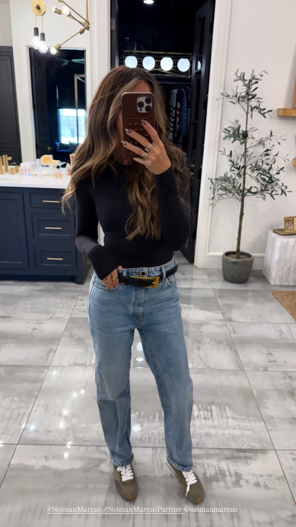 Sharing some of my favorite finds from @neimanmarcus! They’re running a promo right now, the more you spend the bigger gift card you get back (up to $1250) example - spend $500, get $100 gift card! Make sure to shop it now! #neimanmarcuspartner #neimanmarcus