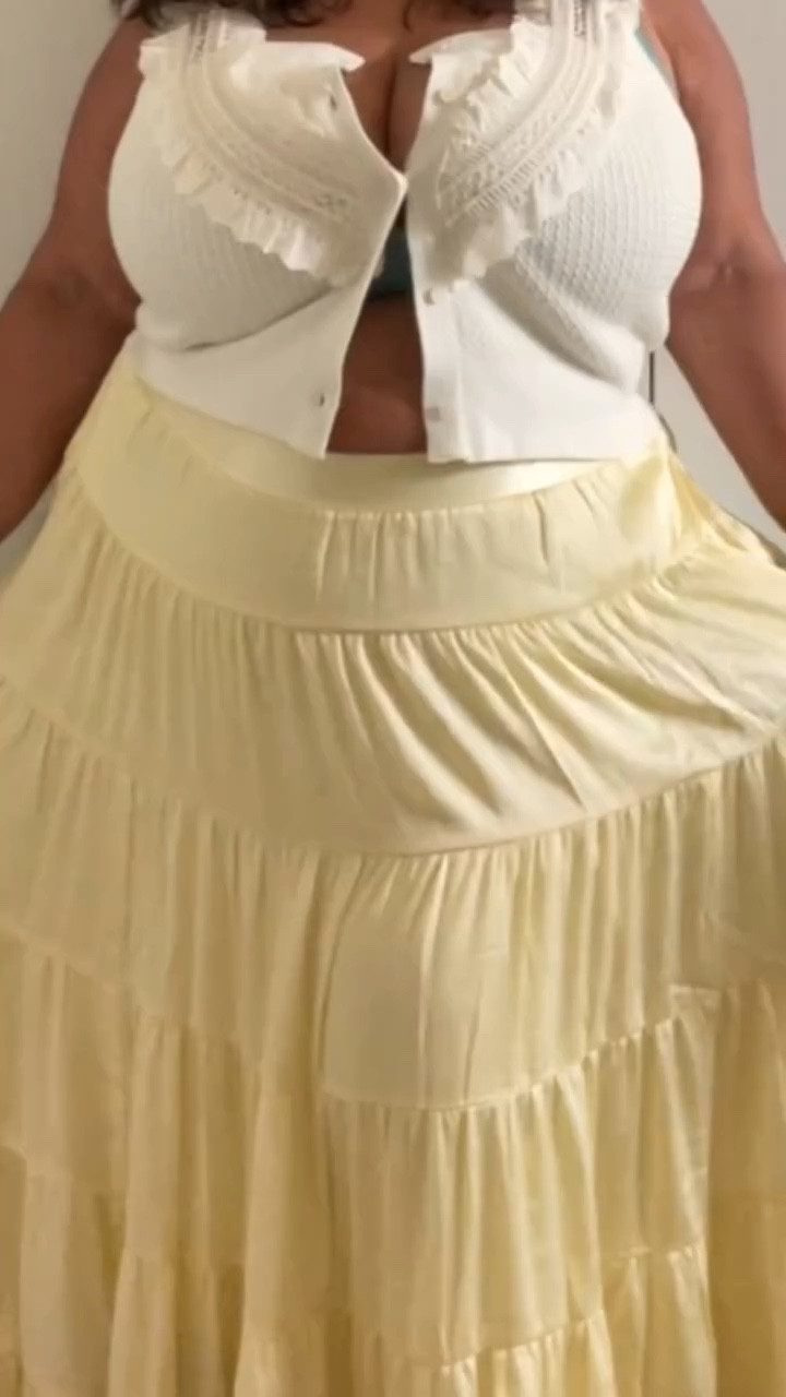 This delicious butter yellow petticoat midi skirt from Anthropology is so summery and ROMANTIC! I’m obsessed. So versatile too. 

Also swooning over these tops! 

We wear what makes us feel comfy, beautiful, and like OURSELVES!! Instead of “dressing for our age”. 

Which top would you have picked?


Summer Outfit, Butter Yellow, Plus Size Fashion, Summer Style, Lip Oil, Size 2X, Size 18

#LTKPlusSize #LTKBeauty #LTKStyleTip