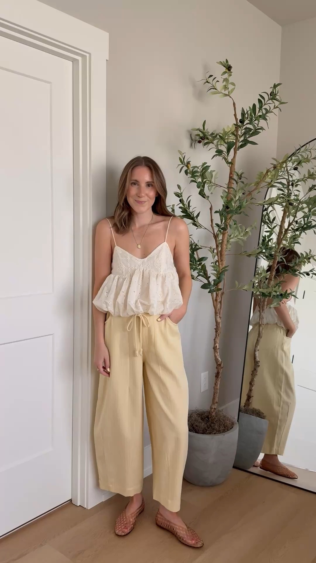 The cutest @Zara outfit! I love these yellow pants! 

Zara finds, summer style, outfit inspo