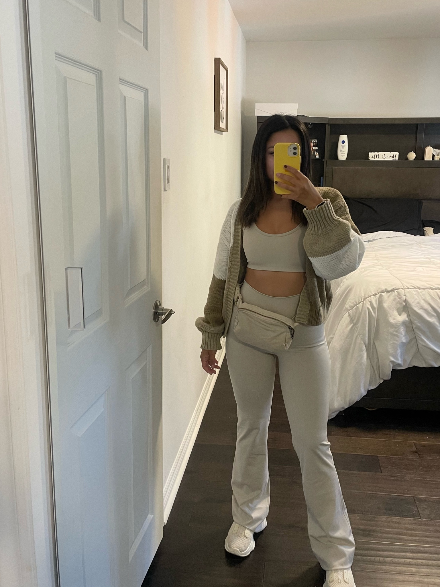 Workout set - flare leggings - size small in leggings - size XS in sports bra - sweater 

#LTKautumn #LTKcanada #LTKfitness