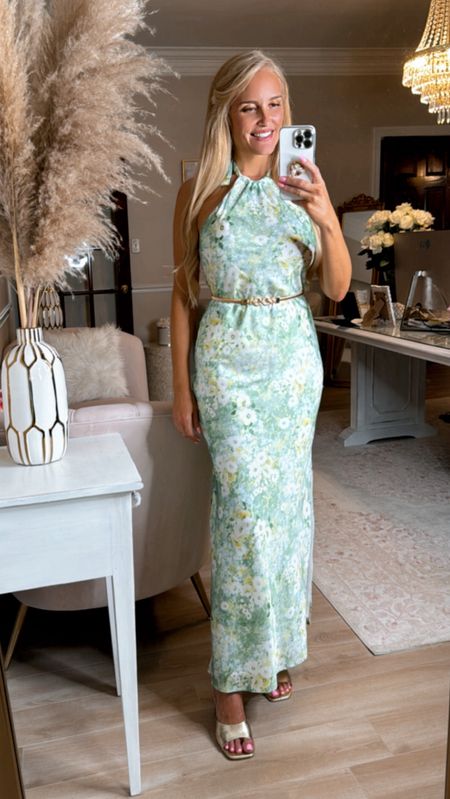 Summer wedding guest style in a pale green floral satin maxi dress! 💚