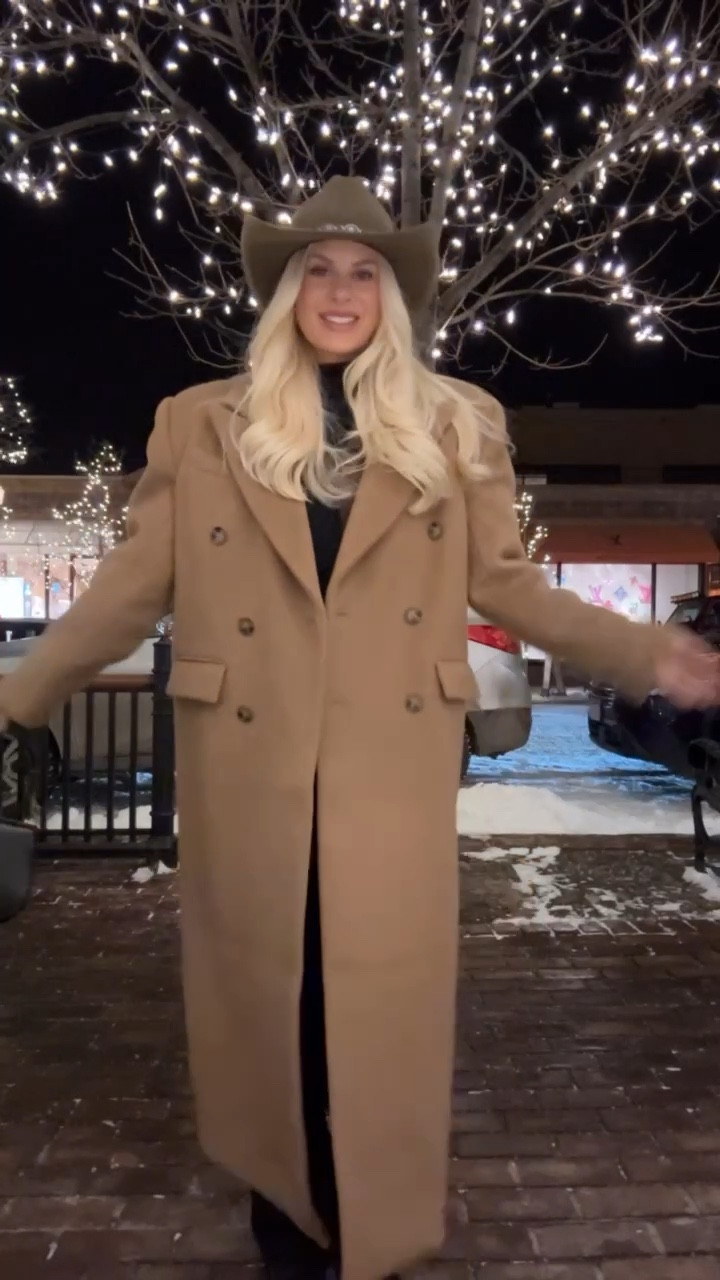 Wearing a 26 in jeans, bodysuit is one size, small in jacket & coat, shoes run tts! #kathleenpost

Aspen look, aspen outfit, mountain trip, dinner outfit, aspen outfits, Jackson hole outfit, Vail outfit, Montana outfit  

#LTKTravel #LTKSeasonal #LTKStyleTip