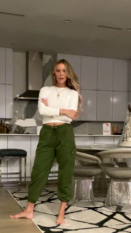 Jen Aniston rocked the cargo pants in 1999 & we are still rocking them now. But FYI these from @walmartfashion are only $23! I linked some other favorite olive green items, too! #WalmartPartner #WalmartFashion // sizing: small in top and pants!

#LTKfindsunder50 #LTKstyletip #LTKover40
