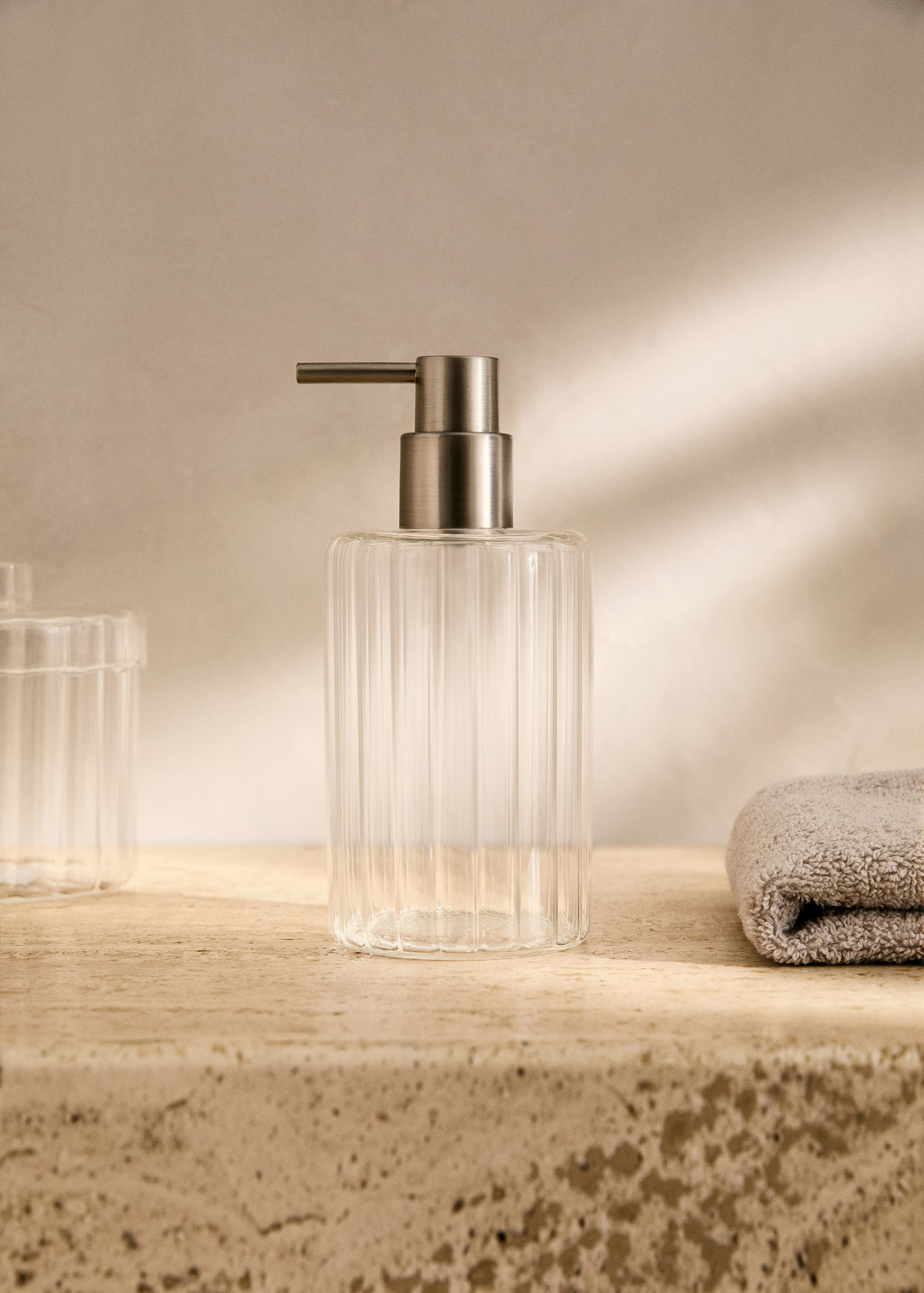 Borosilicate soap dispenser - Home | MANGO United Kingdom | MANGO (UK)