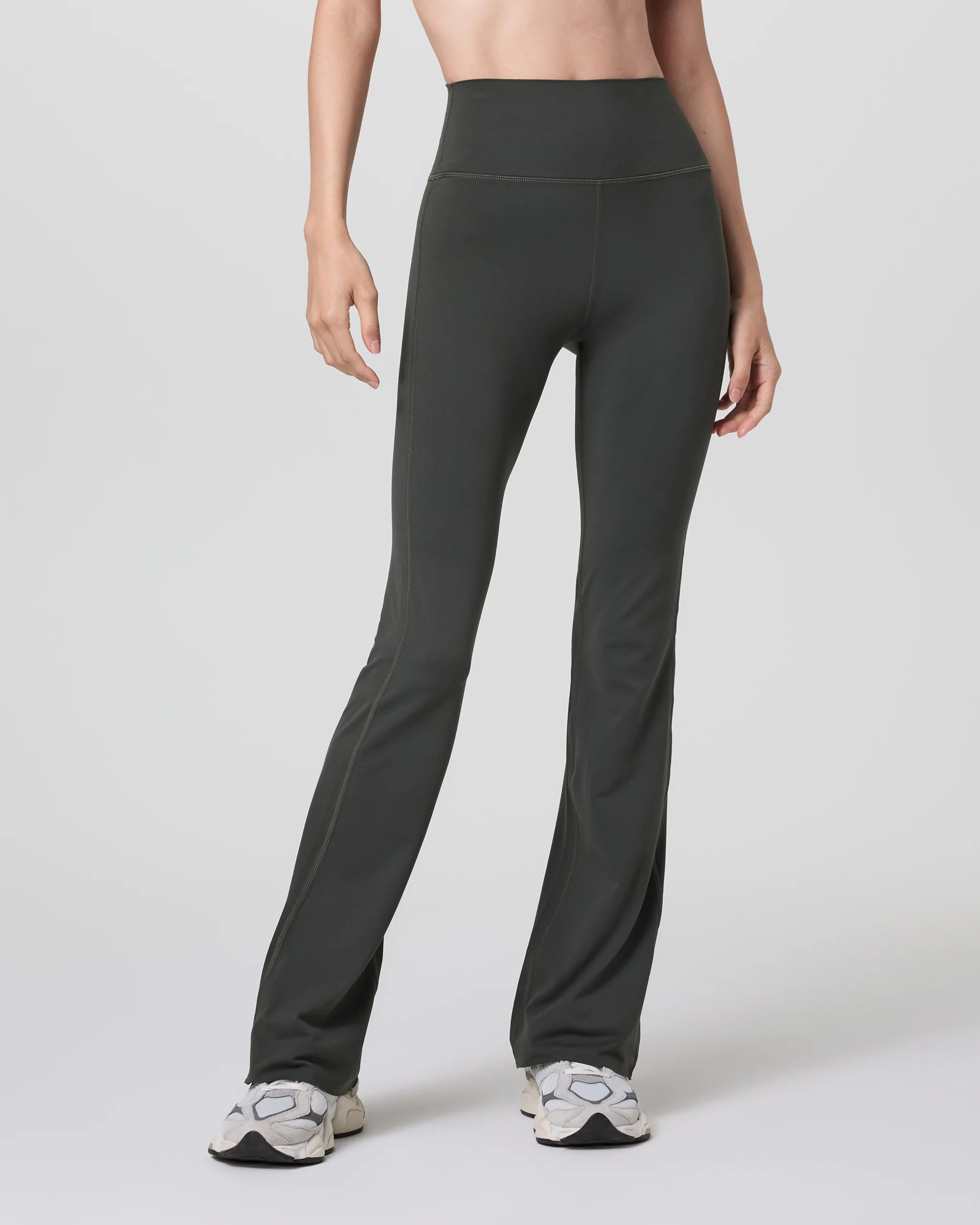 Halo Slim Flare Pant | Women's Kale Pants | Vuori | Vuori Clothing (US & Canada)