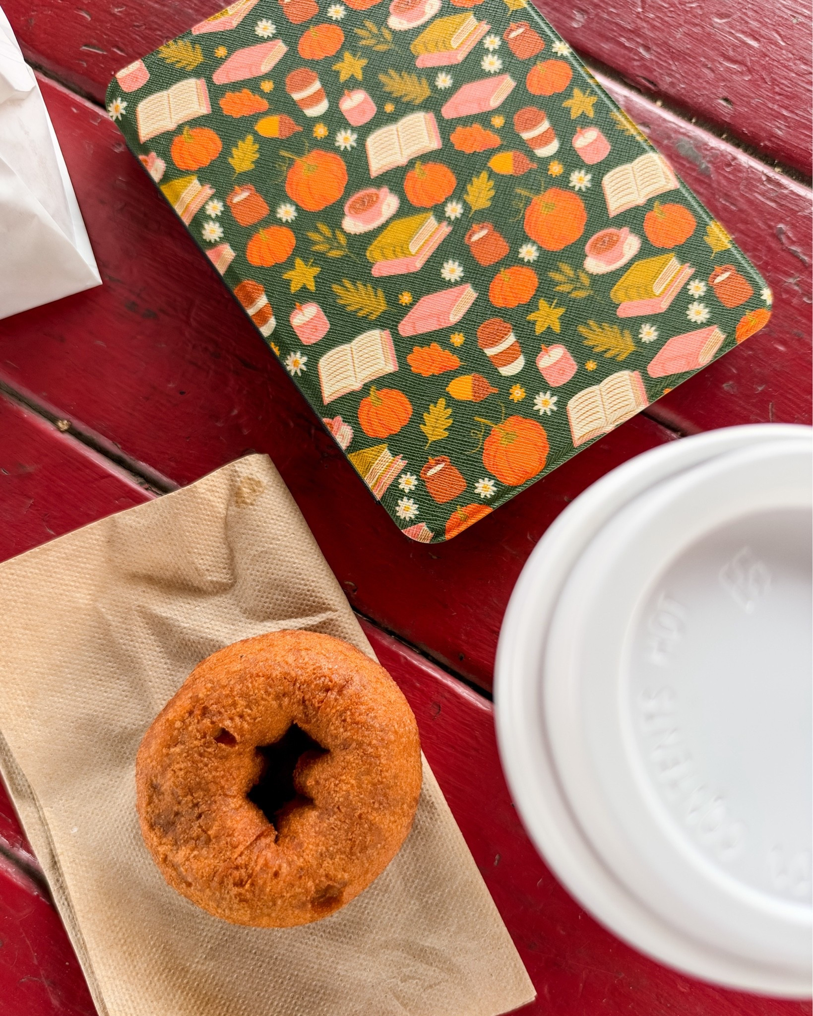 Apple cider donut in Stowe VT

#LTKSeasonal #LTKTravel