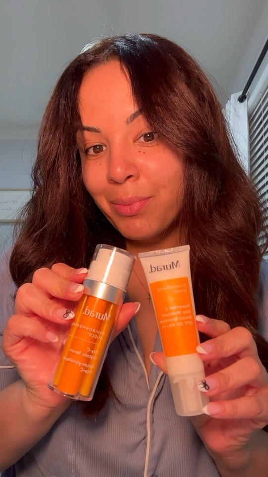 The results are insaneeee! 
⠀⠀⠀⠀⠀⠀⠀⠀⠀
@muradskincare Have you guys tried these yet?! 
⠀⠀⠀⠀⠀⠀⠀⠀⠀
#muradskincare #murad #antiaging #skincare #vitaminC #skincareroutine #muradgiftedme #explorepage #fyp

#LTKBeauty #LTKFindsUnder100