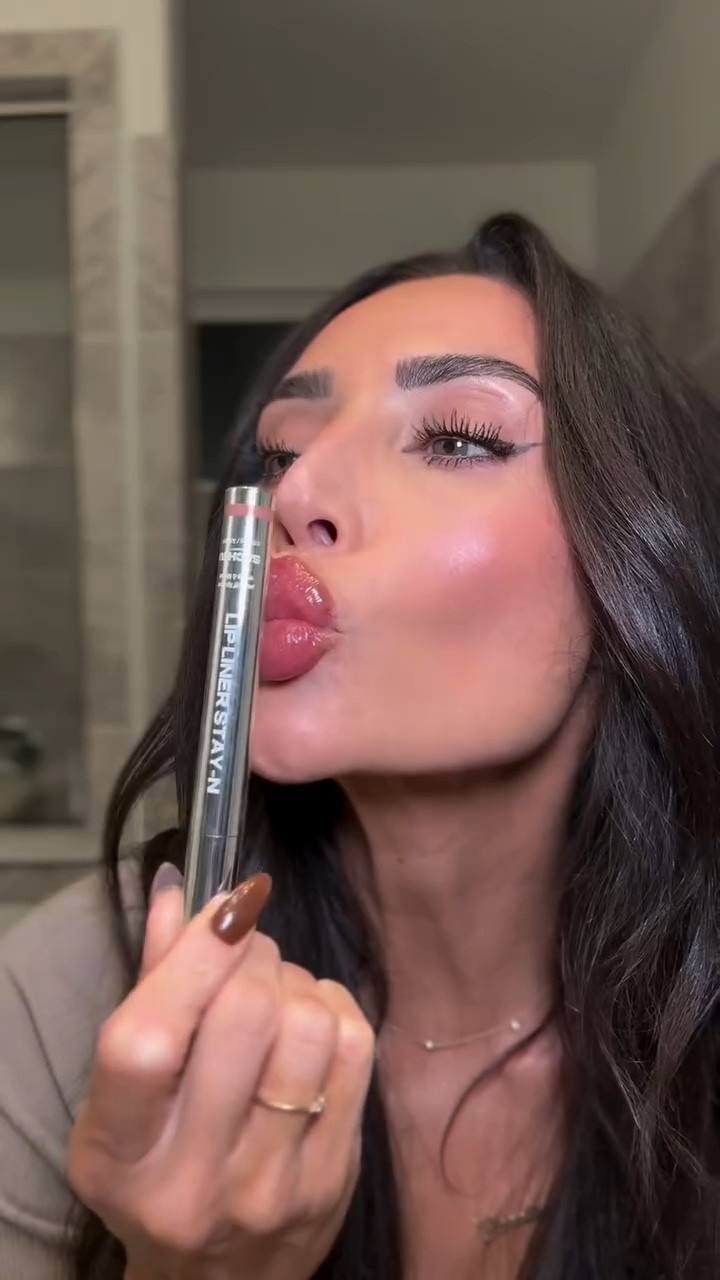 One of the most fun products I was asked to try 😂 💋. Loving this lip combo! 

#makeuphack #lipliner #lipstain #lipcombo #makeup #fallmakeup #falllips #lipgloss #dior #beautyhack #beautytip #easymakeuptips #femalehumor #girlythings #girltime #grwm #girllife #prettythings #imliterallyjustagirl #imjustagirl

#LTKFindsUnder50 #LTKOver40 #LTKBeauty