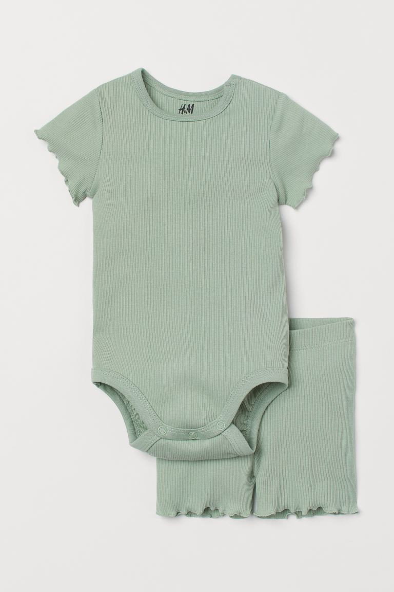 Set with a bodysuit and shorts in soft, ribbed cotton jersey. Short-sleeved bodysuit with conceal... | H&M (US + CA)