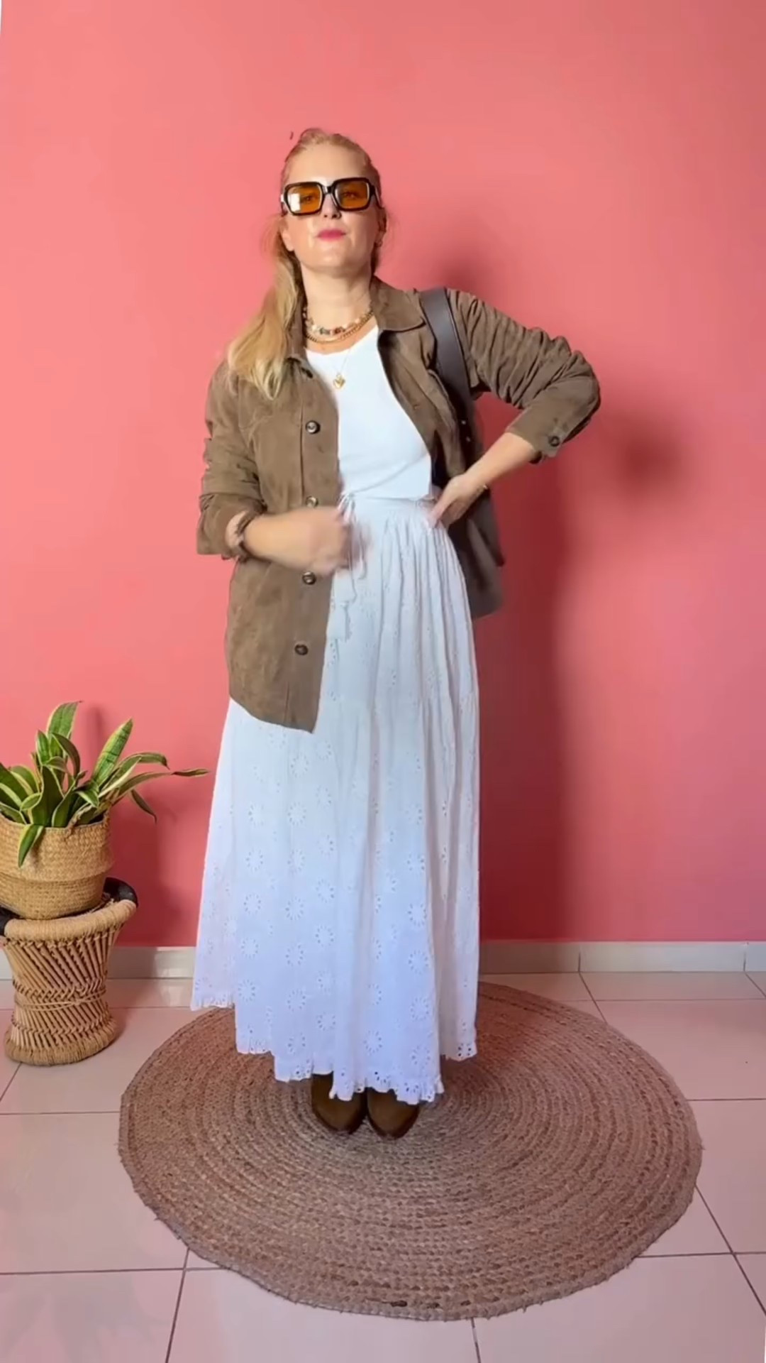 EASY SPRING LOOKS that you can recreate with things you might already have in your wardrobe, part 4

I know it is still freezing, but you can start adding lighter elements to your outfits like a maxi skirt and wear it with a pair of boots and a cosy jacket. 

Suede jackets are having a big moment right now, this one is from my husband’s wardrobe because I love a slightly oversized fit, especially when worn with a super feminine skirt.

Suede jacket @massimodutti (menswear)
Skirt @brilisashop
Boots @dakotaboots 
Bag @chloe
Sunglasses @pullandbear

You can shop similar looks at my @shop.ltk 

#personalstylisttips #springlooks #easyspringlooks #elevateyourlook #onlinestyling #personalstyle #stylinghacks #millenialfashion #shop.ltk