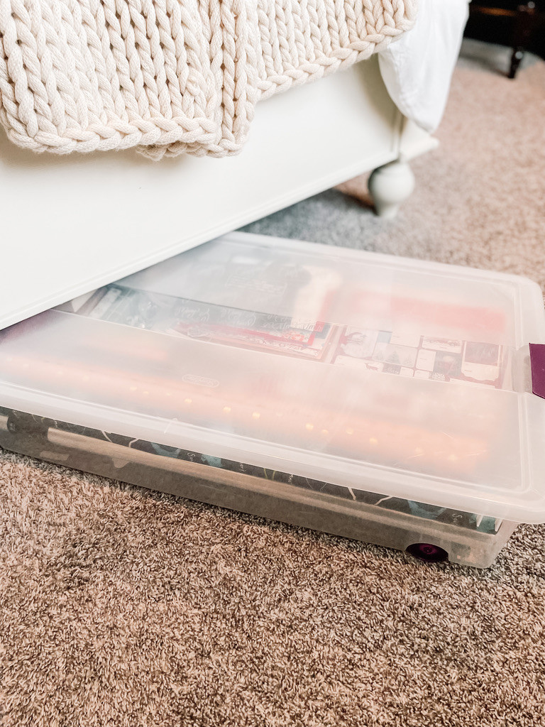 Love this under the bed storage bin! ❤️ This one is used for organizing wrapping paper, gift bags and boxes and tissue paper. 
 