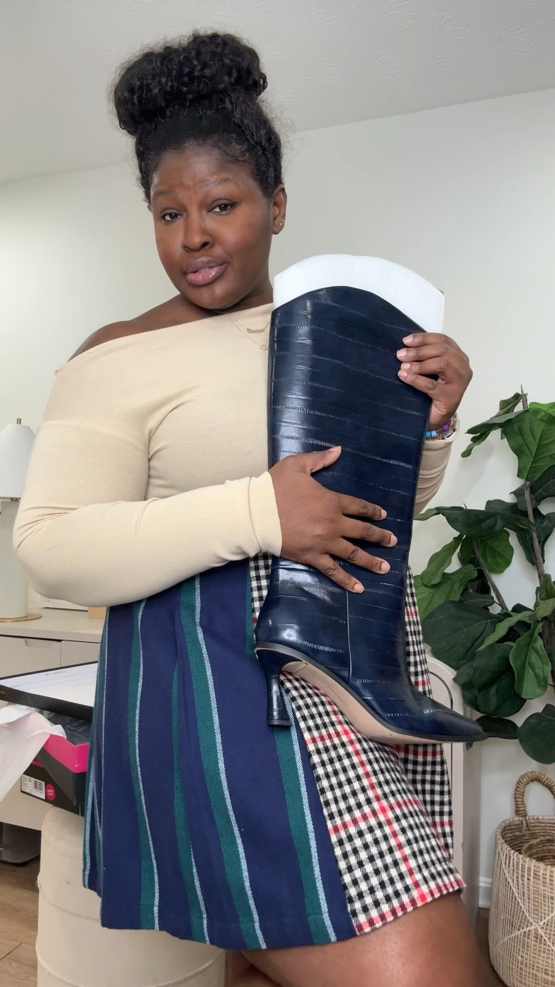 Wide calf has hurt my feelings before but SHE FITS! I’m wearing the KENLEA from @vincecamuto in EXTRA WIDE CALF, and the unexpected navy color + real leather + beautiful stitching make this one so good.
And can we talk about what the right boot did to this outfit?! Sometimes the outfit isn’t the problem…it’s the shoe.
Shop the boot + my full look here.
 #VinceCamutoPartner #ad

#LTKootd #LTKSeasonal #LTKvlog