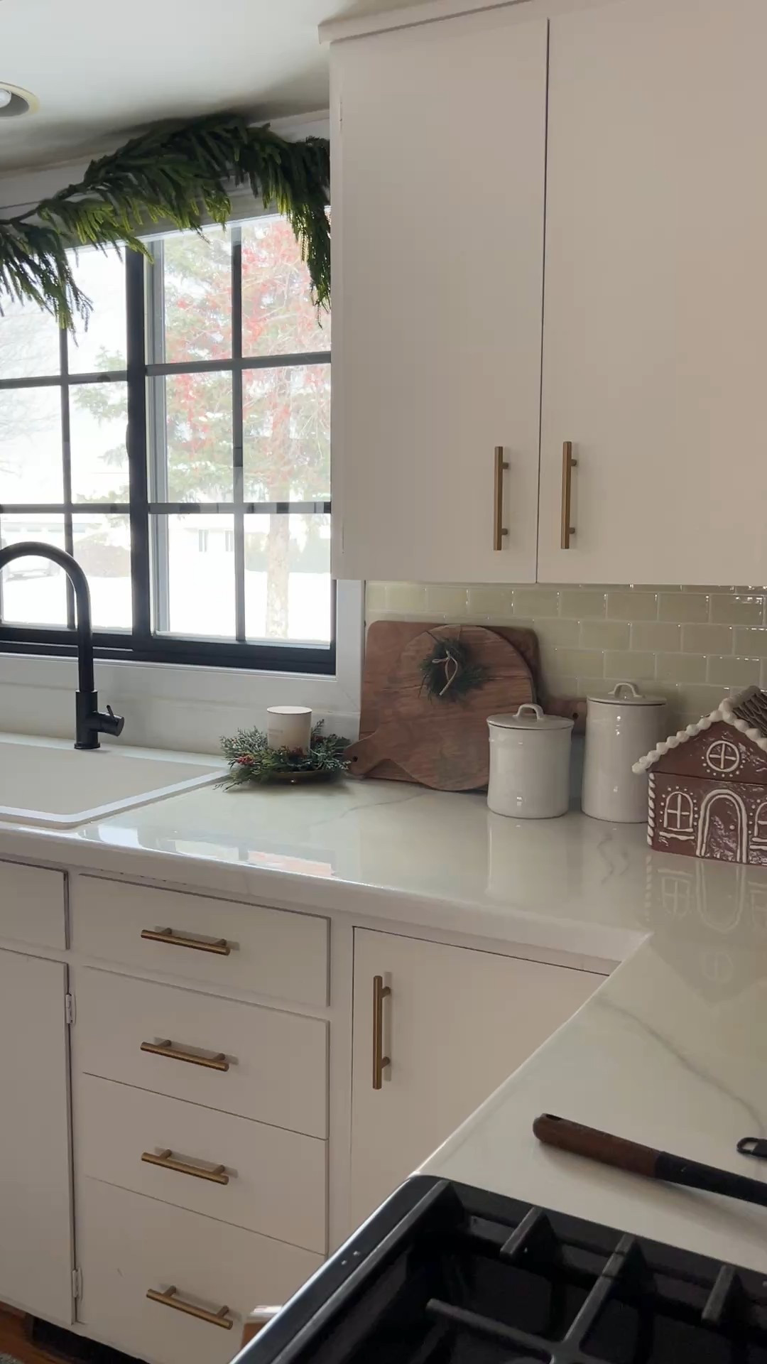 Simple Christmas decor for the kitchen 


#LTKHome #LTKSeasonal #LTKStyleTip