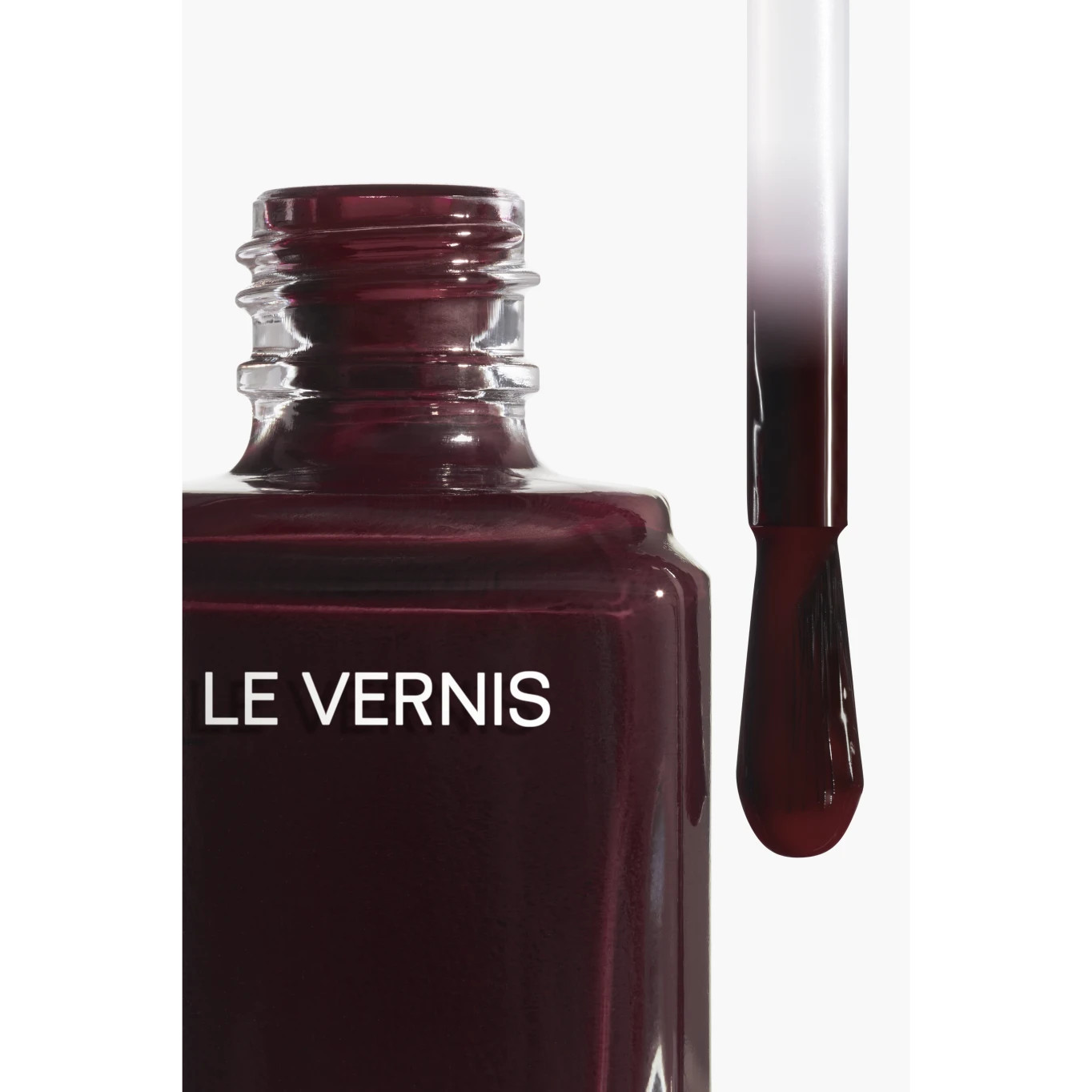 LE VERNIS Longwear nail colour 155 - Rouge noir | CHANEL | Chanel, Inc. (US)