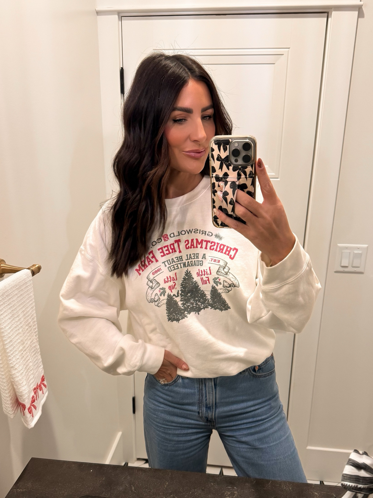 Christmas sweatshirt 🎄

#LTKSeasonal #LTKHoliday #LTKFindsUnder50