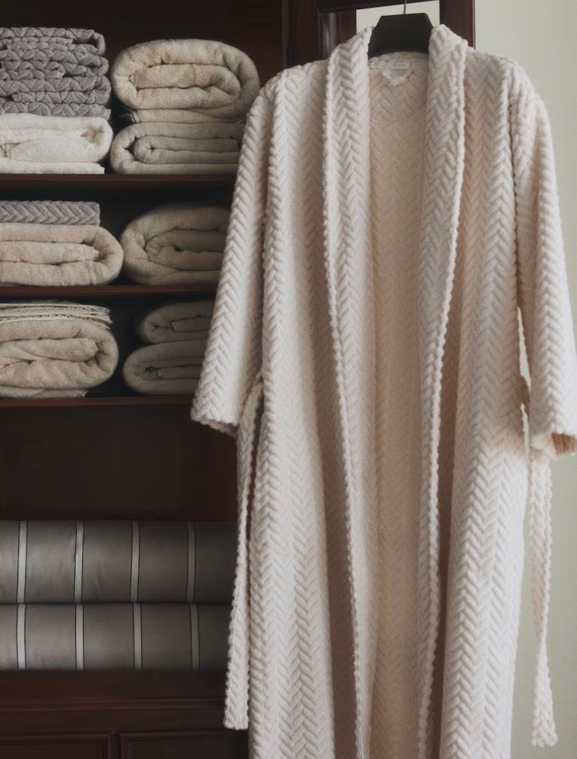 Textured bathrobe 🤍

#bathrobe #robe #home #bath #hm

#LTKmomlife #LTKselfcare #LTKmorningroutine