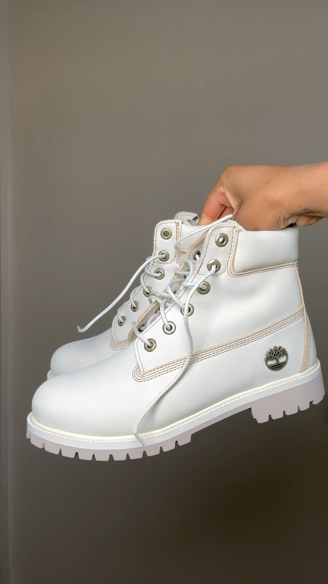Crème Timberland 🤍

✨They run big, I am a size 7.5/8 in women and had to get these in size 6. 

#boots #timberland #winter 

#LTKU #LTKSeasonal