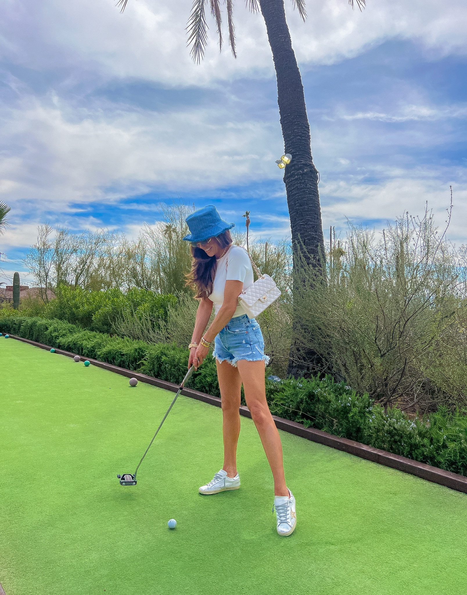 Wearing size 1 in bodysuit, size 25 in shorts. Saks Friends and Family, Saks Fifth Ave, Agolde, good American, fendi, casual outfit ideas, fendi hat 