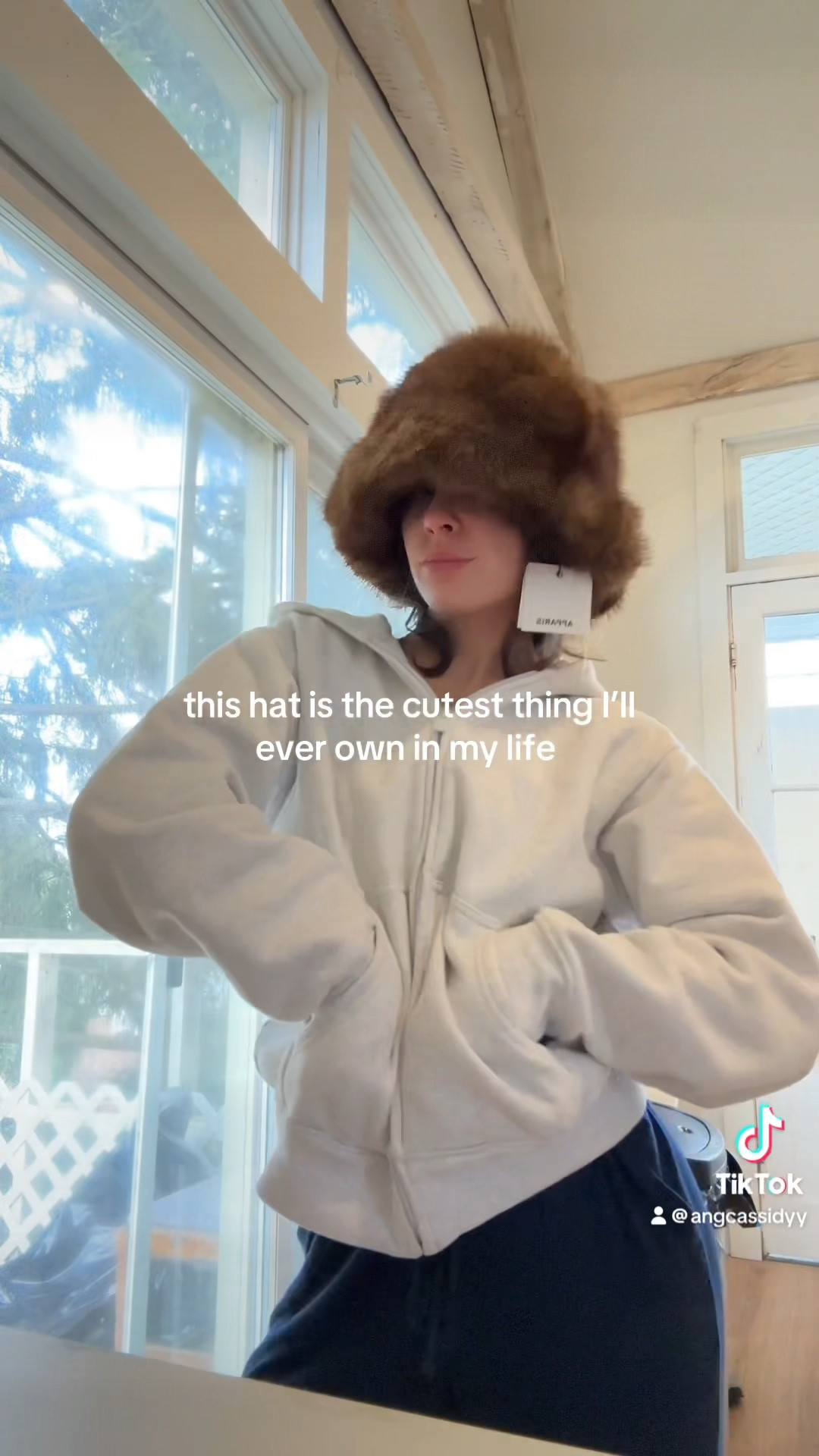 Fur hat apparis

#LTKStyleTip #LTKHoliday #LTKGiftGuide