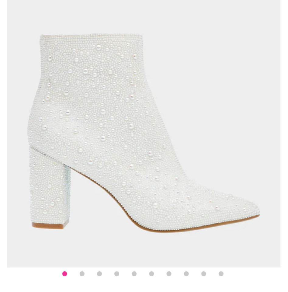 Obsessed with my wedding shows! 
They are also having a huge sale!! 






#wedding #shoes #weddingoutfits #weddingshoes #booties #sparkles #christmas #seasonal 

#LTKSeasonal #LTKsalealert #LTKwedding