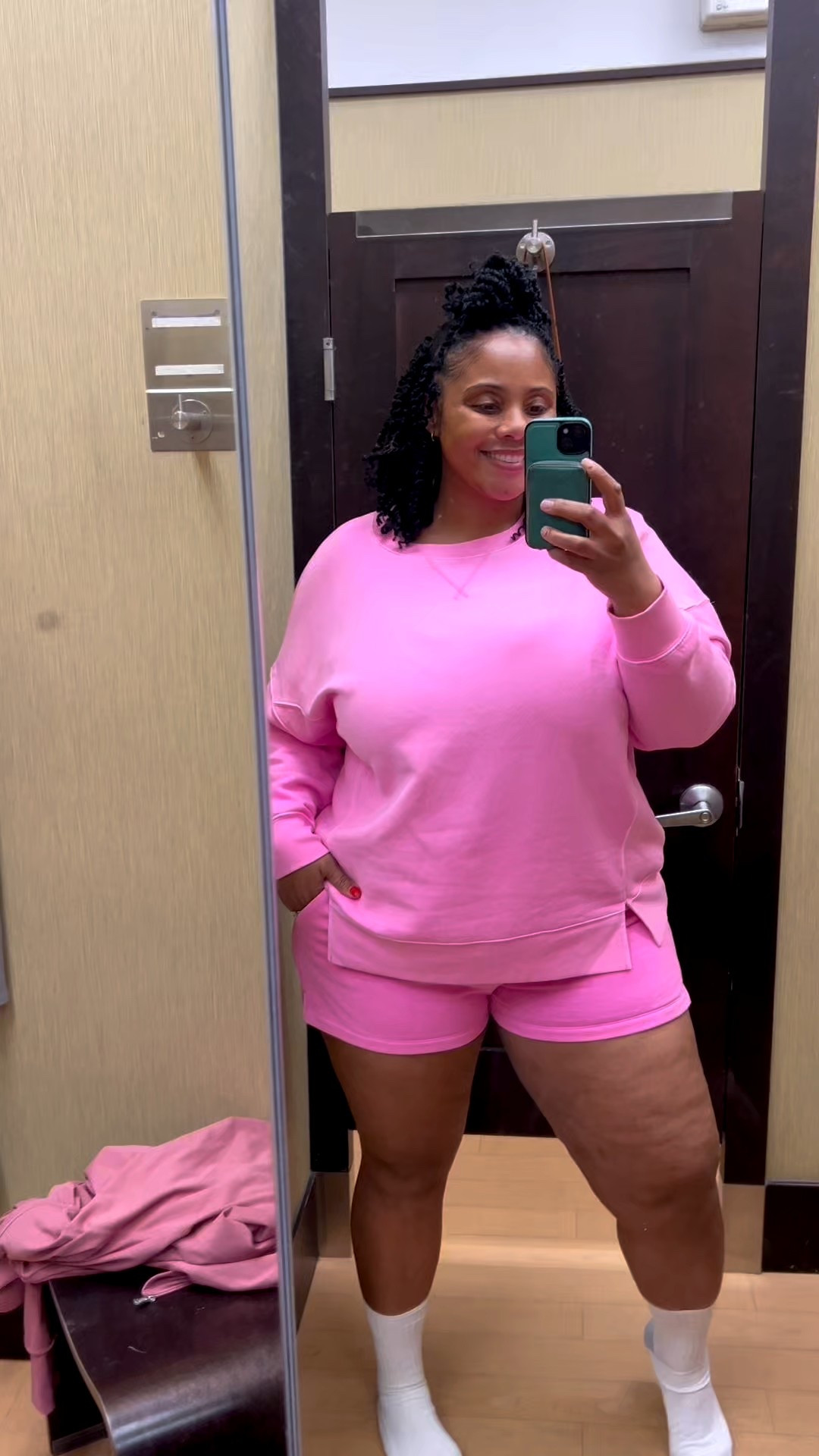 Im 5”11 289 lbs. wearing a XL 56in hips 