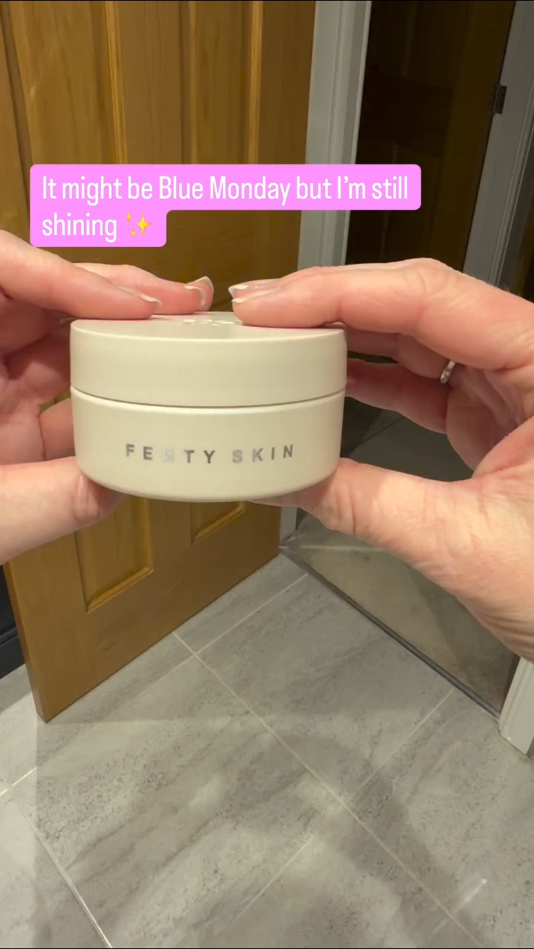 Blue Monday can’t steal my shine ✨ 

Day 19 @fentybeauty fentybeauty + @fentyskin

#fentyskin #fentybeauty