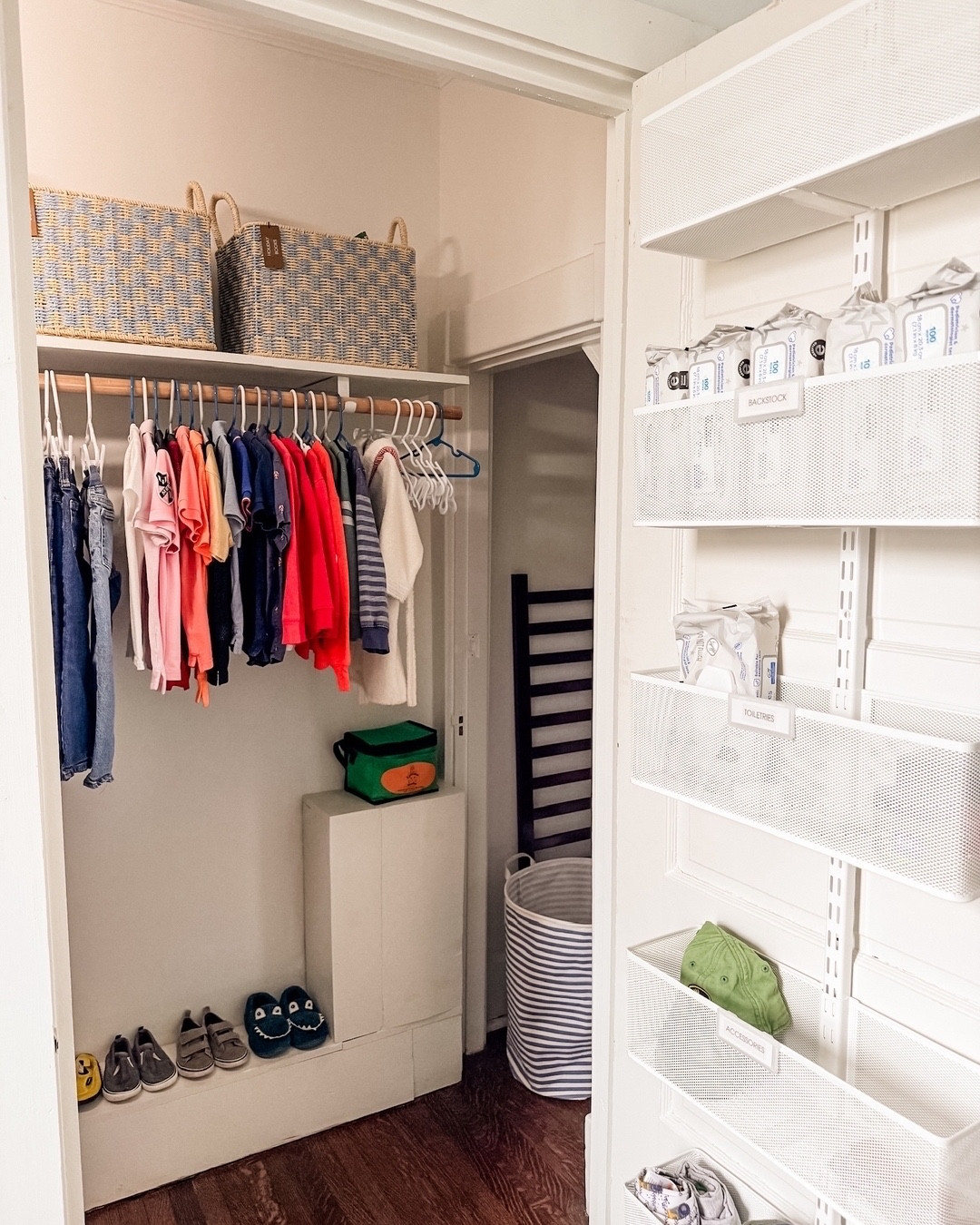 We all know it’s the littlest humans who somehow come with the most stuff.

From mini hoodies to tiny shoes and every little must-have in between, this closet has a place for it all, making outfit changes, park prep, and post-nap wrangling way easier.

The best part? Labeled zones mean no more digging around. Because let’s be honest—tired parents don’t have time for treasure hunts.