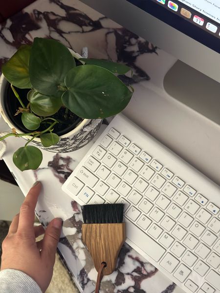 #ad file under must-have office essentials! A simple yet well designed keyboard cleaner to keep your space tidy and well maintained!

#texxturehome @texxturehome #ad 



#LTKfindsunder50 #LTKhome