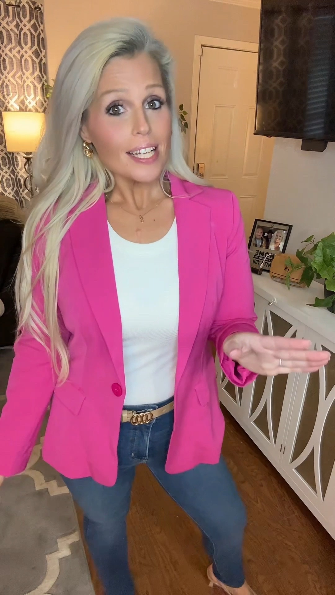 I just can’t get over this cute little blazer. It surprisingly fits and looks like it’s tailored. Gives that expensive, bougie, “got my life together” look, but on budget friendly prices.
I’ve got it in so many colors & still want to go back for me!


#LTKMidsize #LTKootd #LTKWorkwear
