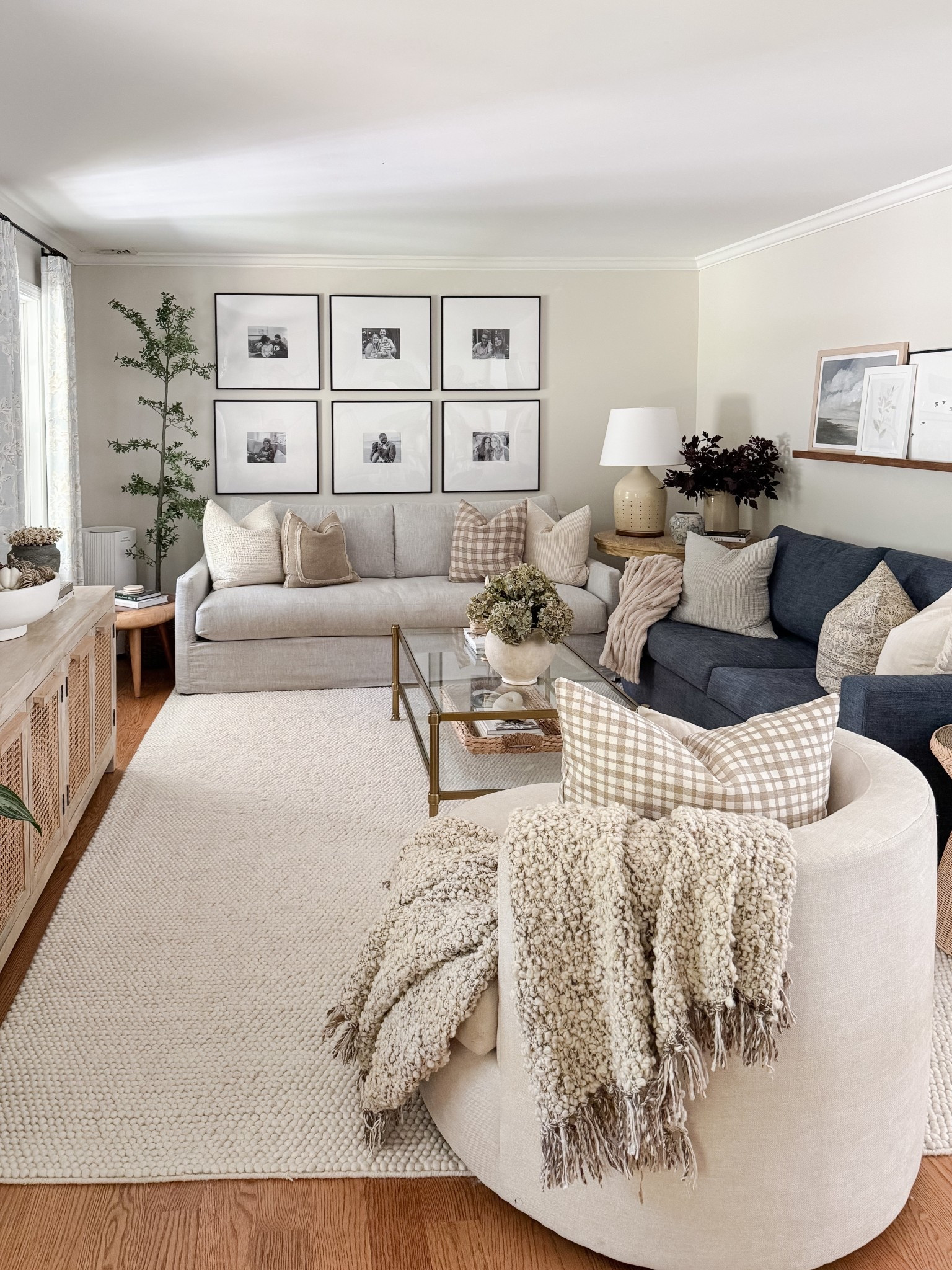 Coastal Living room 

Amazon jute rug  coastal home  home decor  coastal home finds  gallery wall  living room  living room Inspo  sherricalnanhome 

#LTKHome #LTKStyleTip #LTKSaleAlert