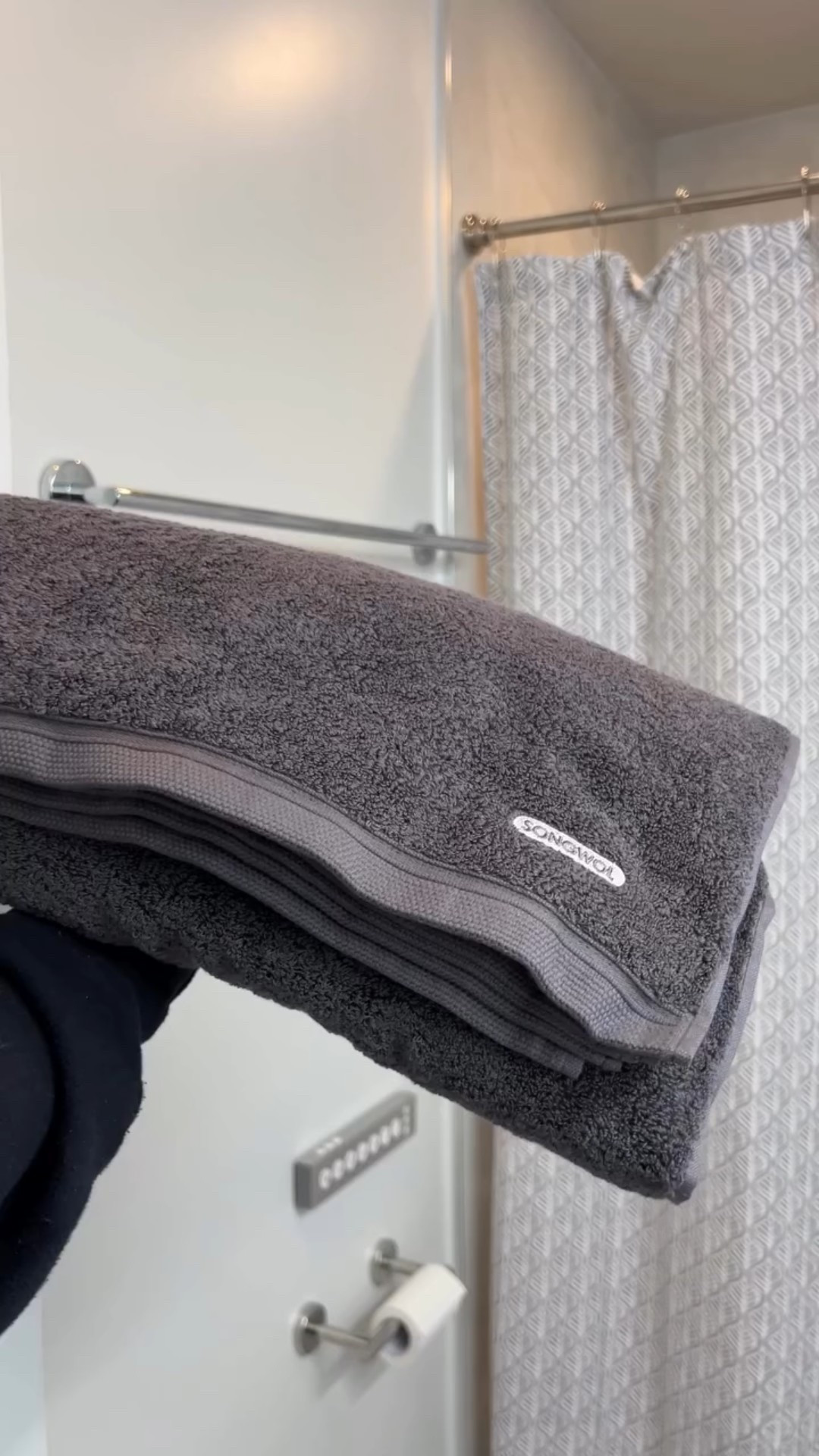 Upgrade to Hotel-grade premium cotton with noticeably softer with superior absorbency this year.
100% Cotton Yarn Plain Python Towel - SongWol Towel, Safe and Eco Friendly
Combed towels are made of cotton yarn that has gone through a combing process to remove fine dust and foreign substances. OEKOTEX certified
They have longer fibers than regular cotton yarn, are more durable, and have a subtle sheen and a soft texture.
Exceptional durability – retains its shape and plush feel even after repeated washes
Fast-absorbing and highly practical – perfect for daily use, workouts, and travel
Gentle and safe for sensitive skin

Shop it https://www.amazon.com/dp/B0G2RZ8TNL

#towel #bathtowel #bathroom #cozystyle #bamboo songwol